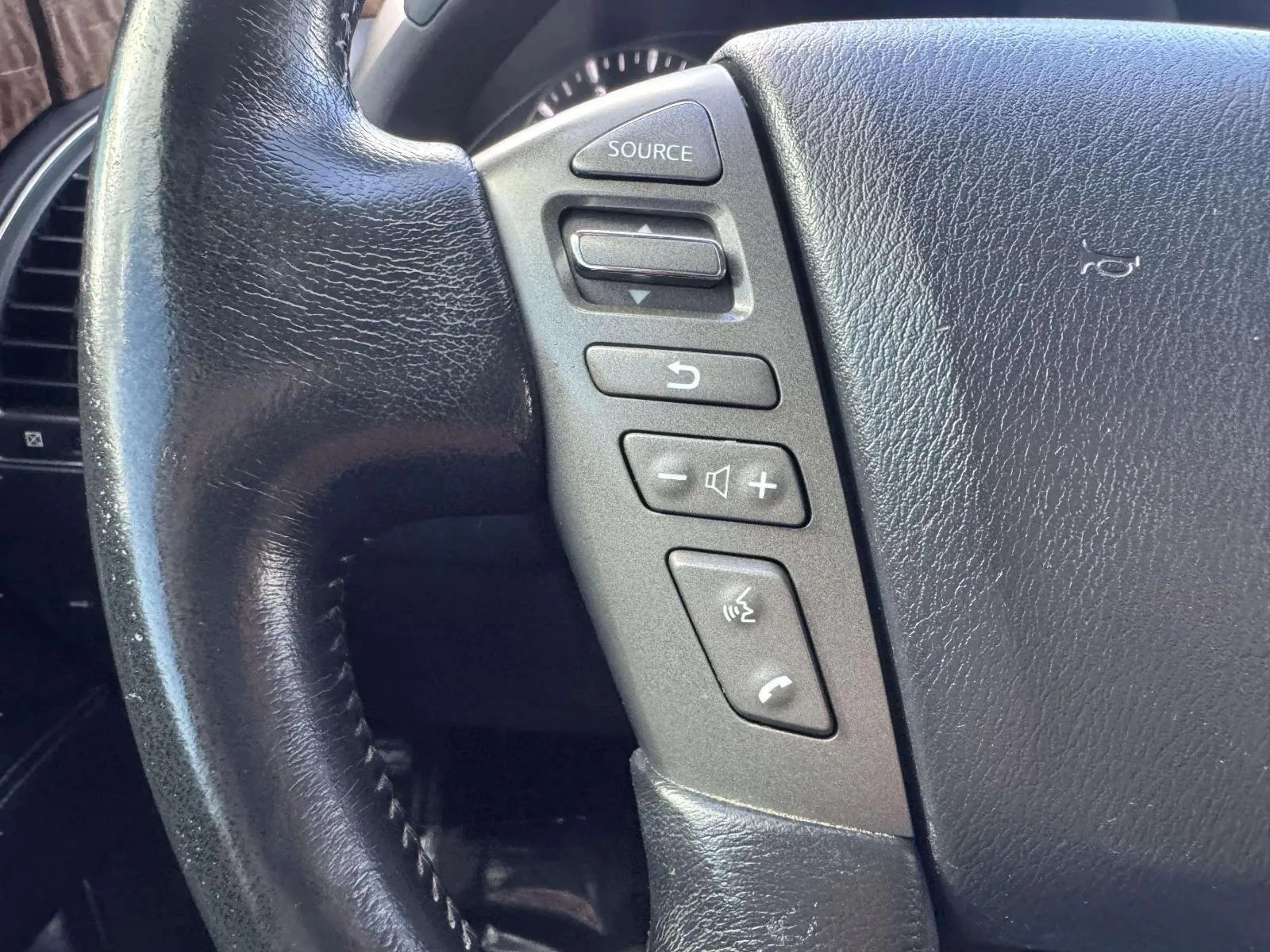 Nissan Armada photo 28