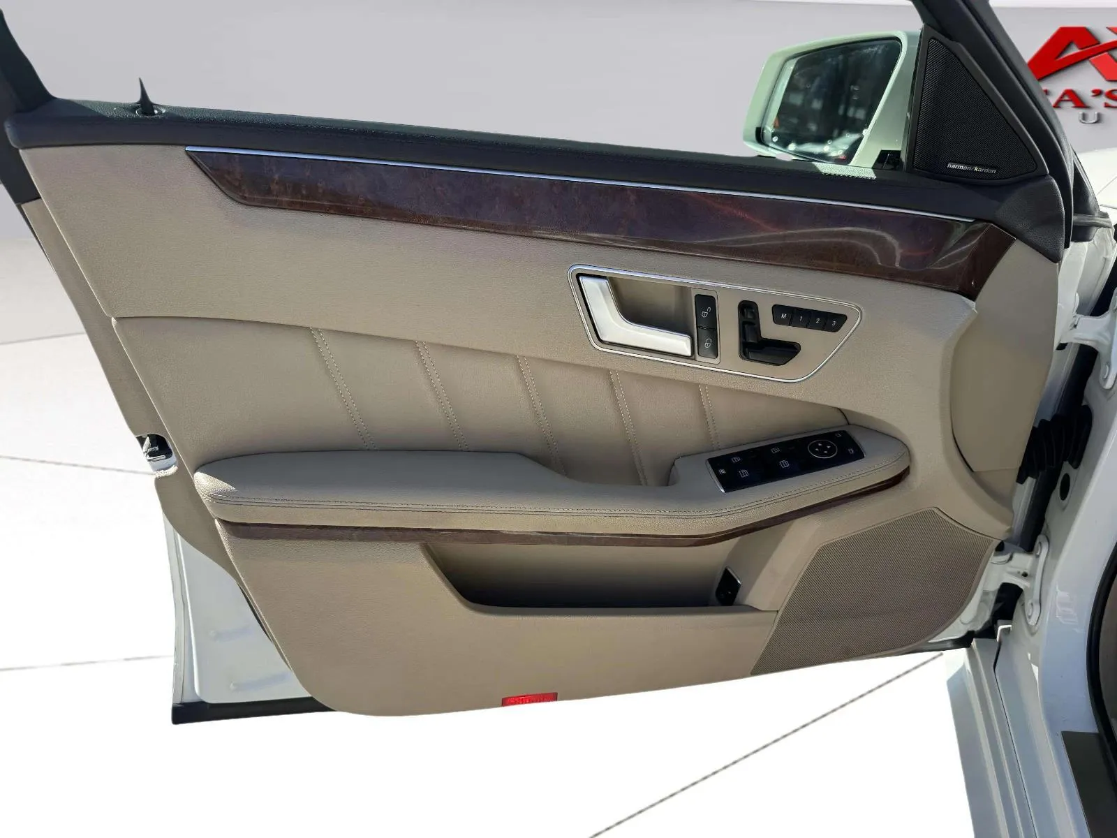 Mercedes-Benz E-Class photo 18