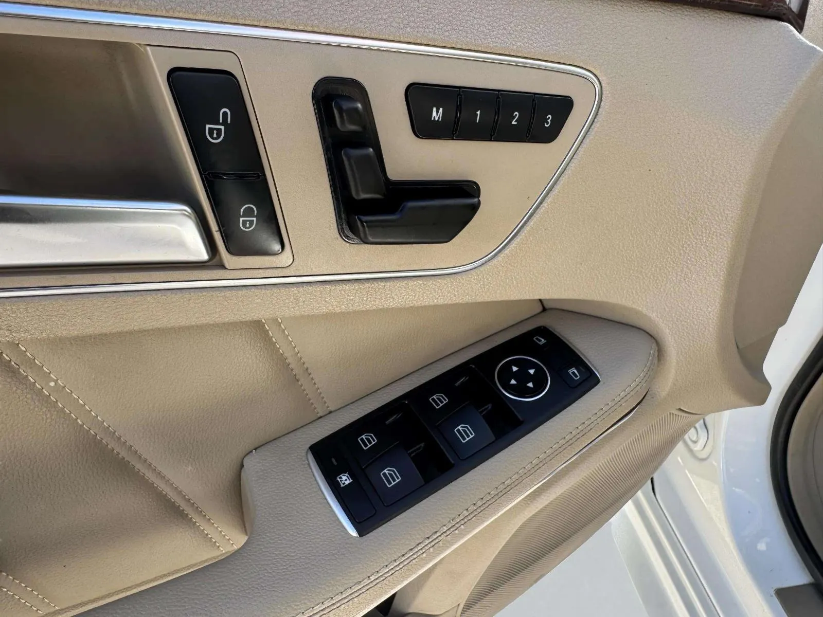 Mercedes-Benz E-Class photo 19