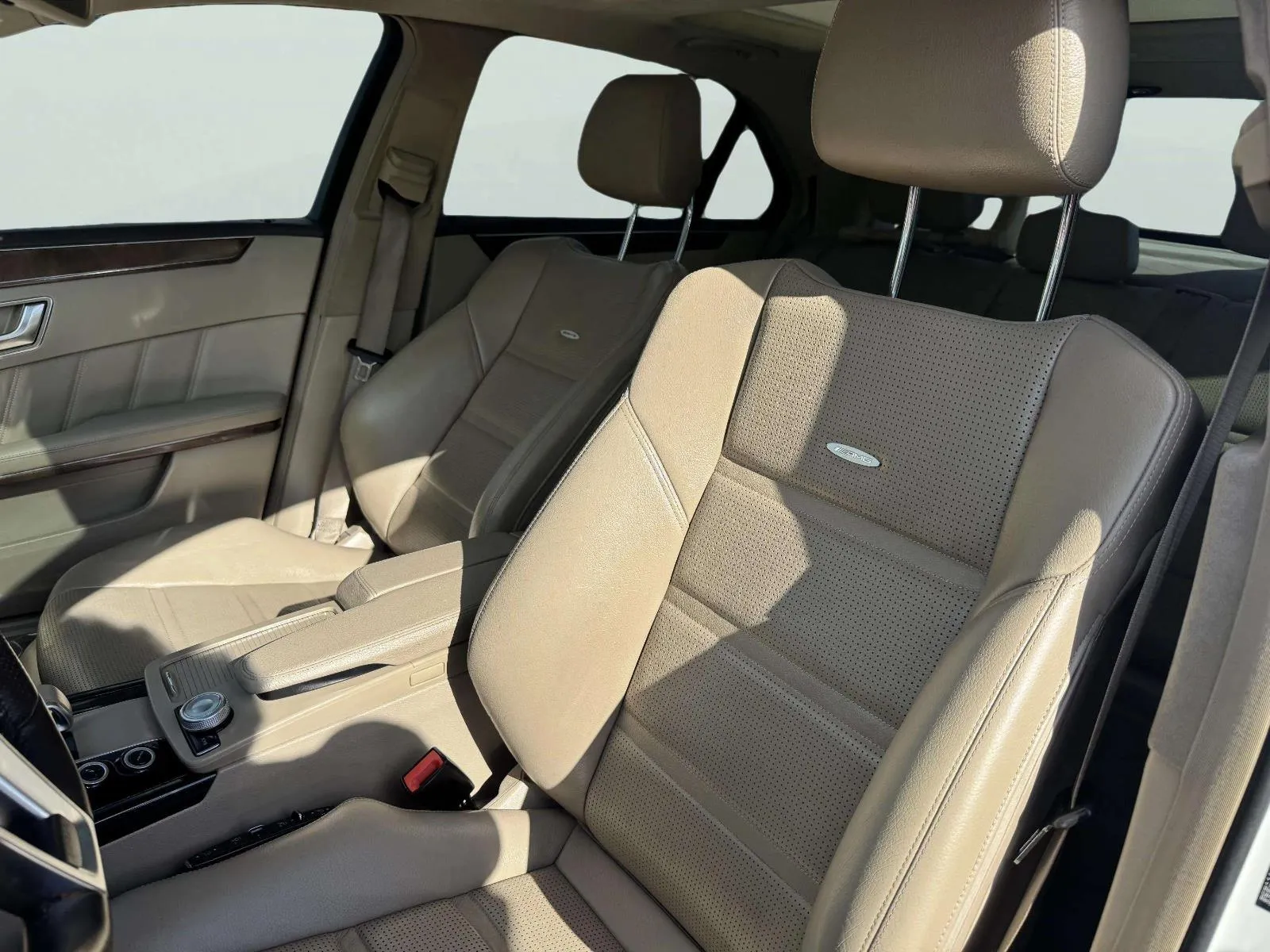 Mercedes-Benz E-Class photo 20