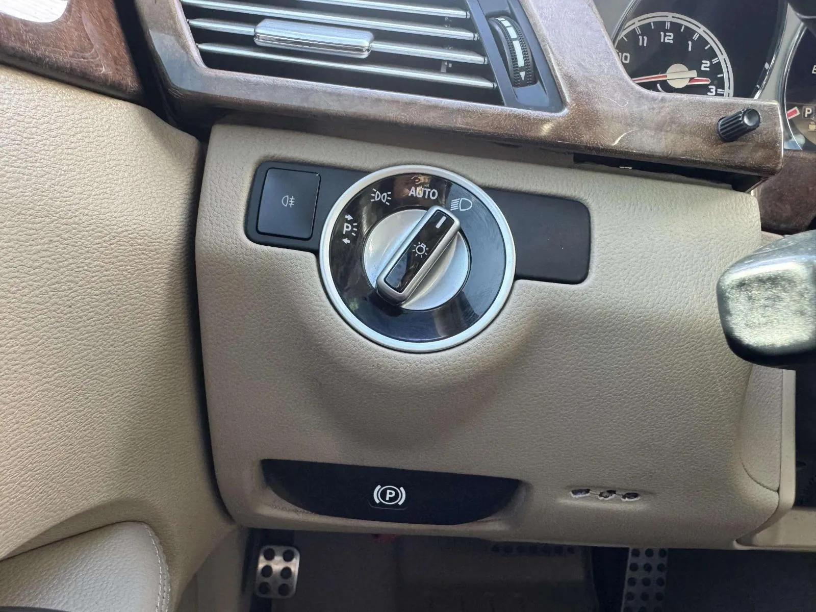 Mercedes-Benz E-Class photo 22