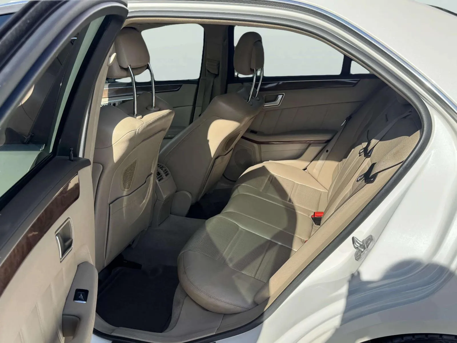 Mercedes-Benz E-Class photo 36