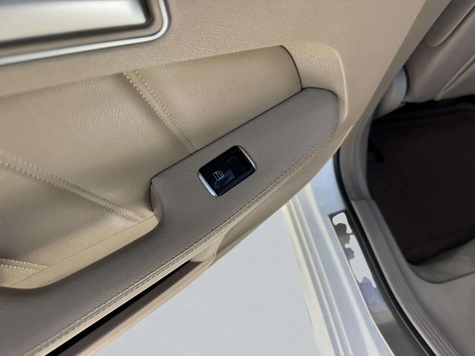 Mercedes-Benz E-Class photo 38