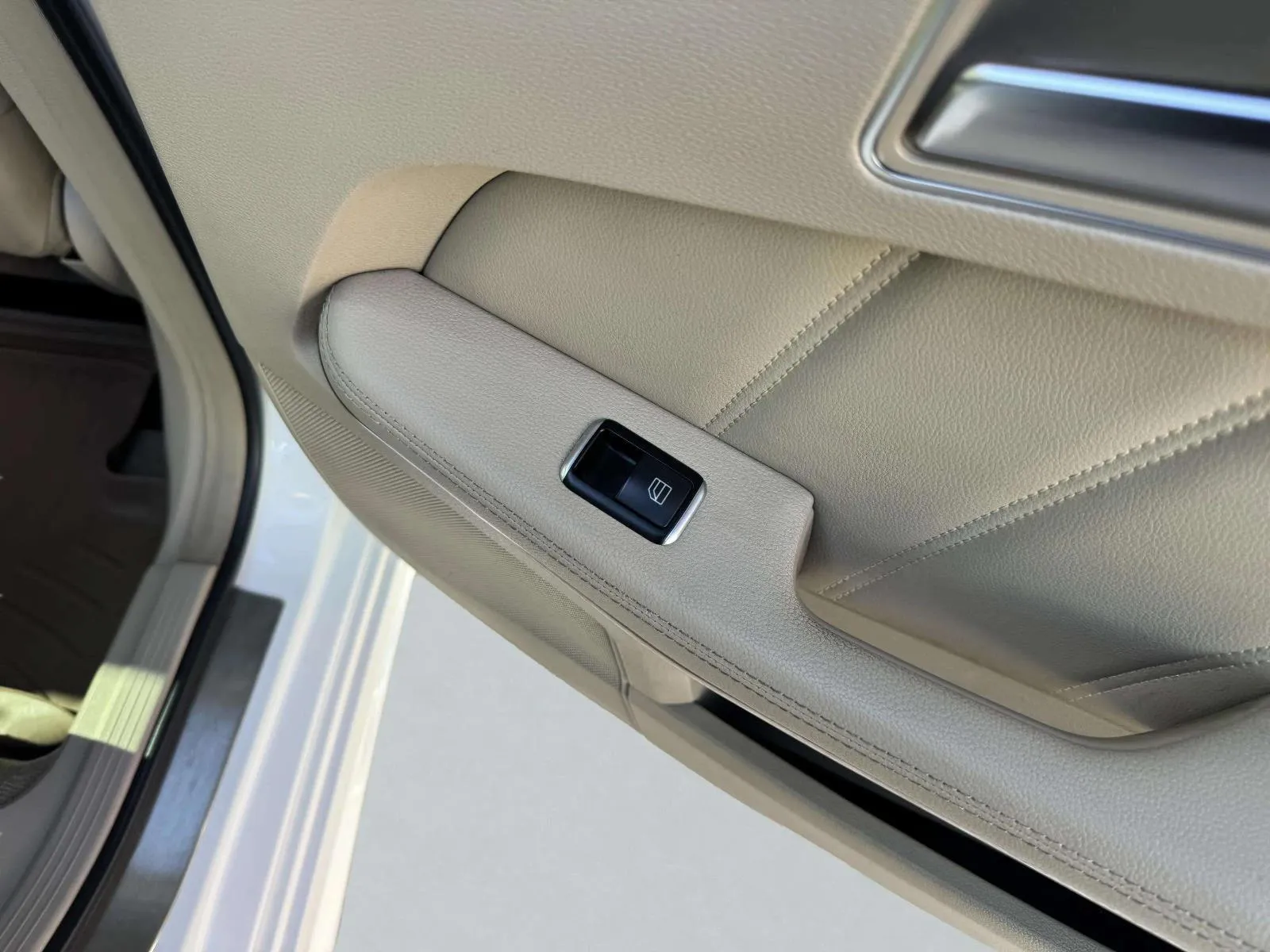 Mercedes-Benz E-Class photo 47