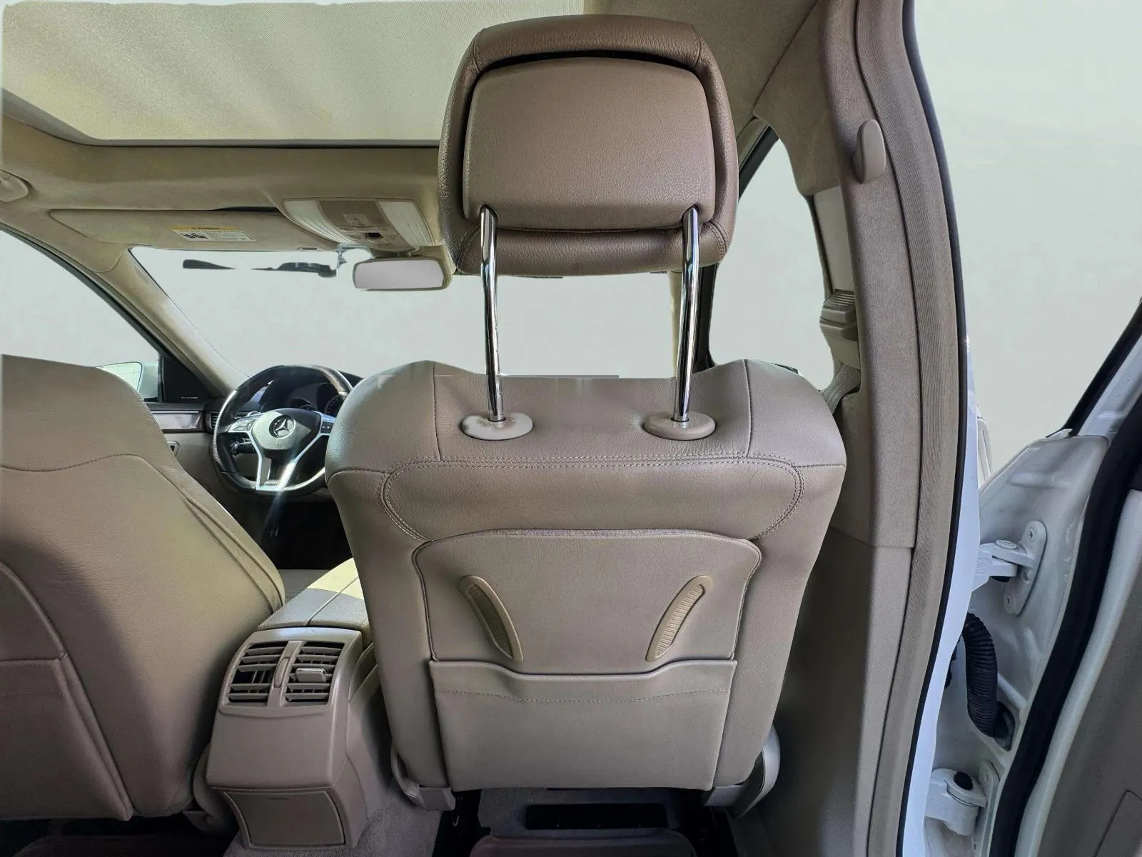 Mercedes-Benz E-Class photo 50