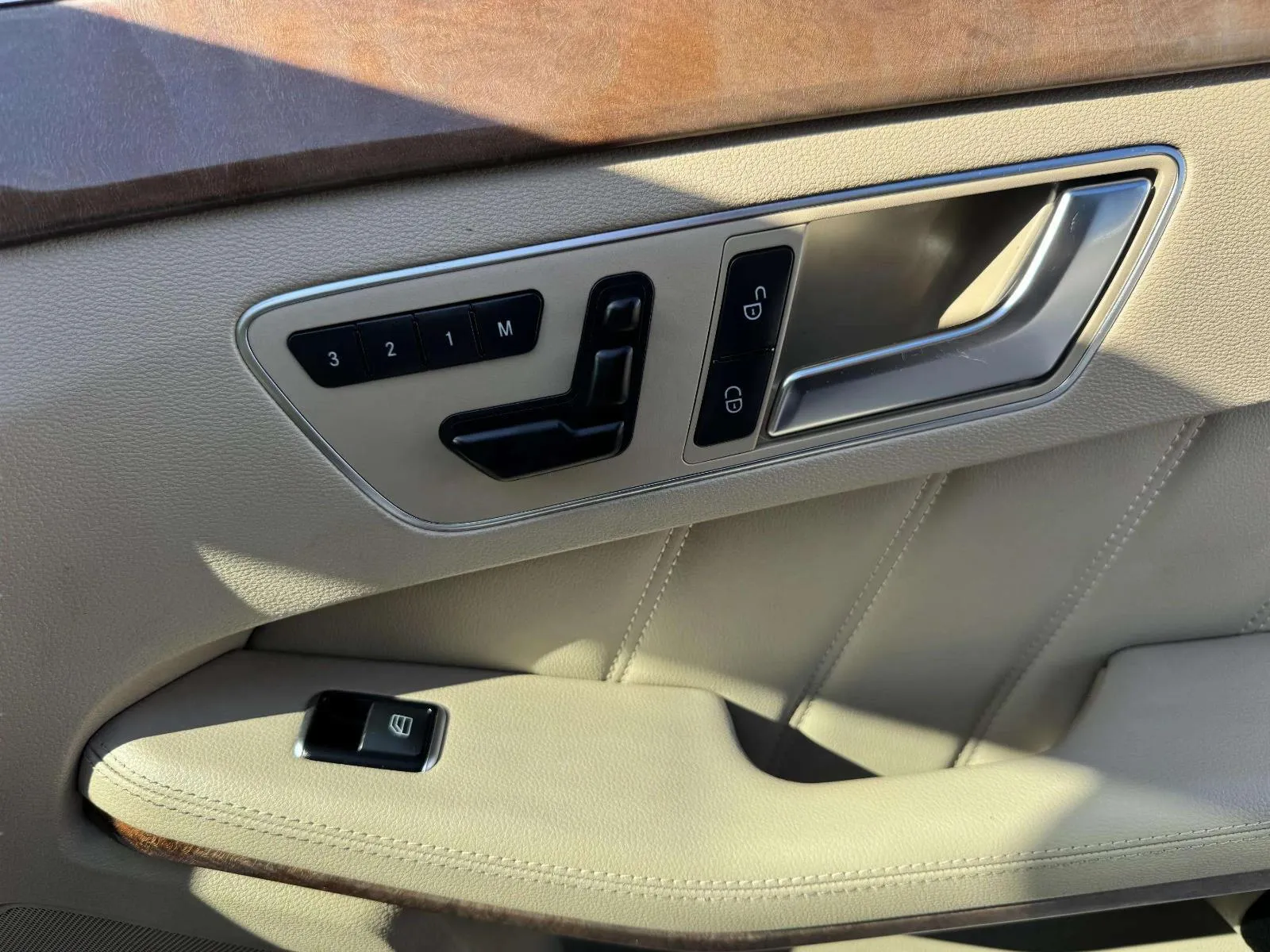 Mercedes-Benz E-Class photo 53
