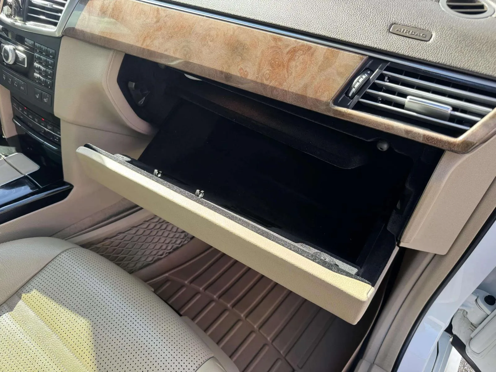Mercedes-Benz E-Class photo 57