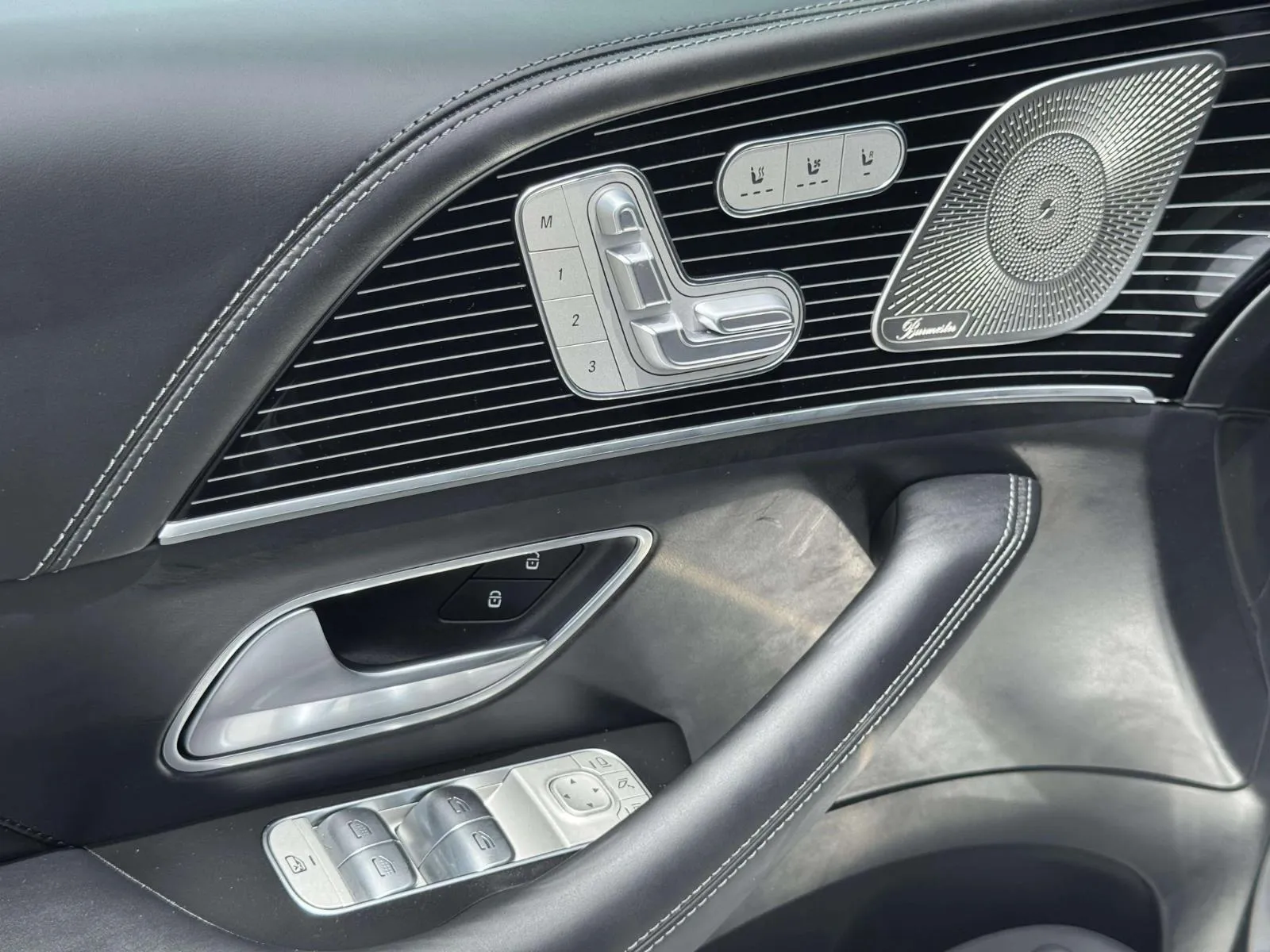 Mercedes-Benz GLS photo 32
