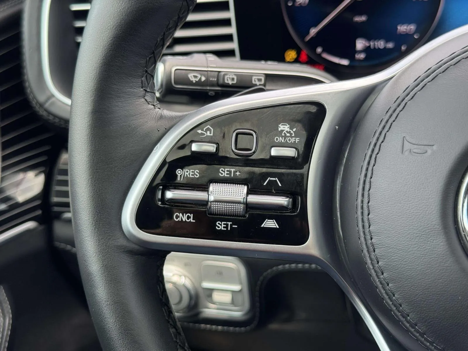 Mercedes-Benz GLS photo 45