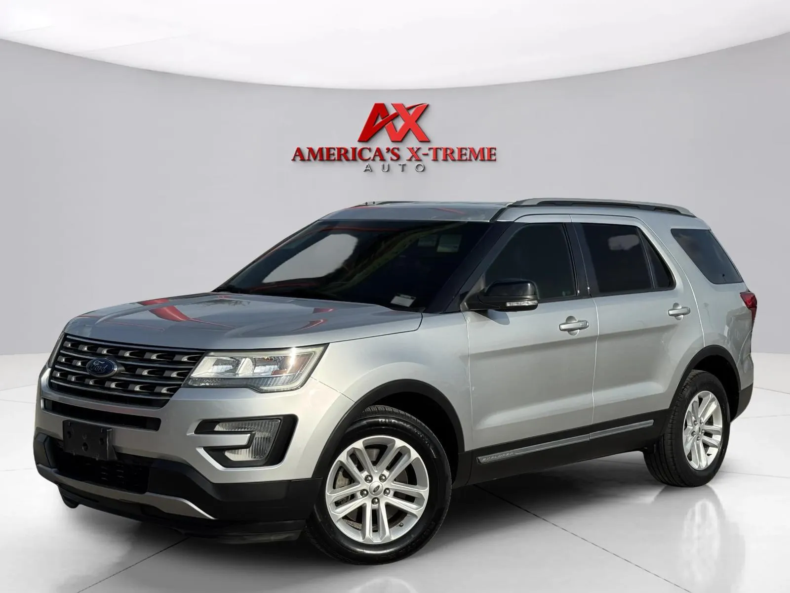 Silver 2017 Ford Explorer XLT for sale in Houston, TX
