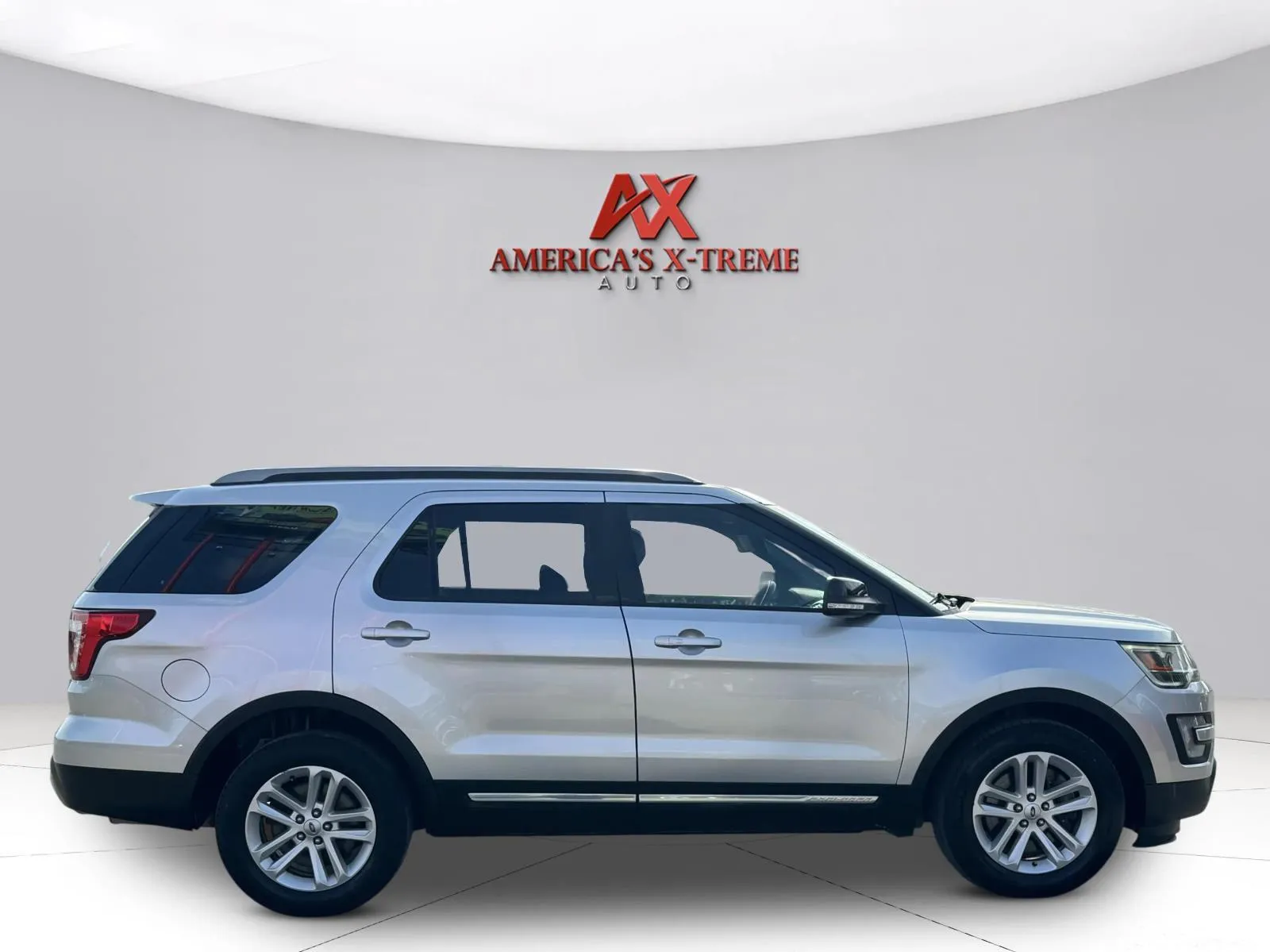 Ford Explorer photo 7