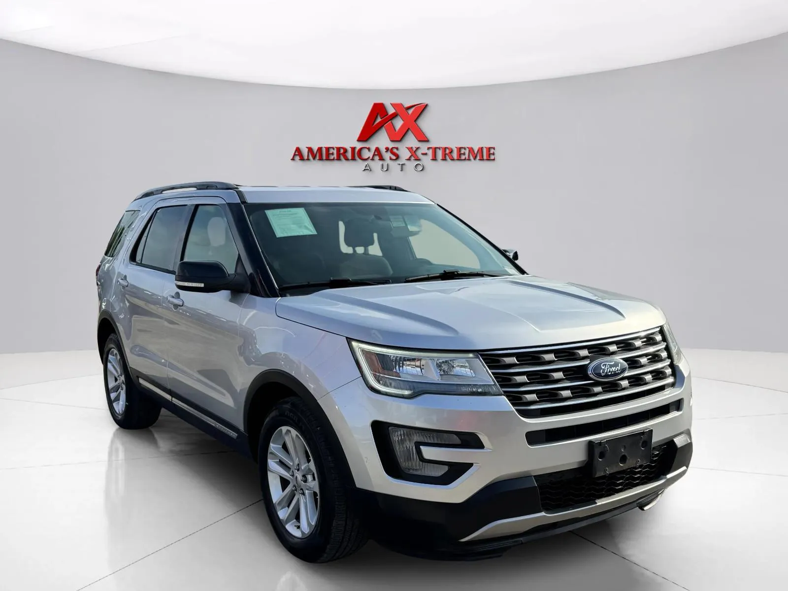 Ford Explorer photo 8