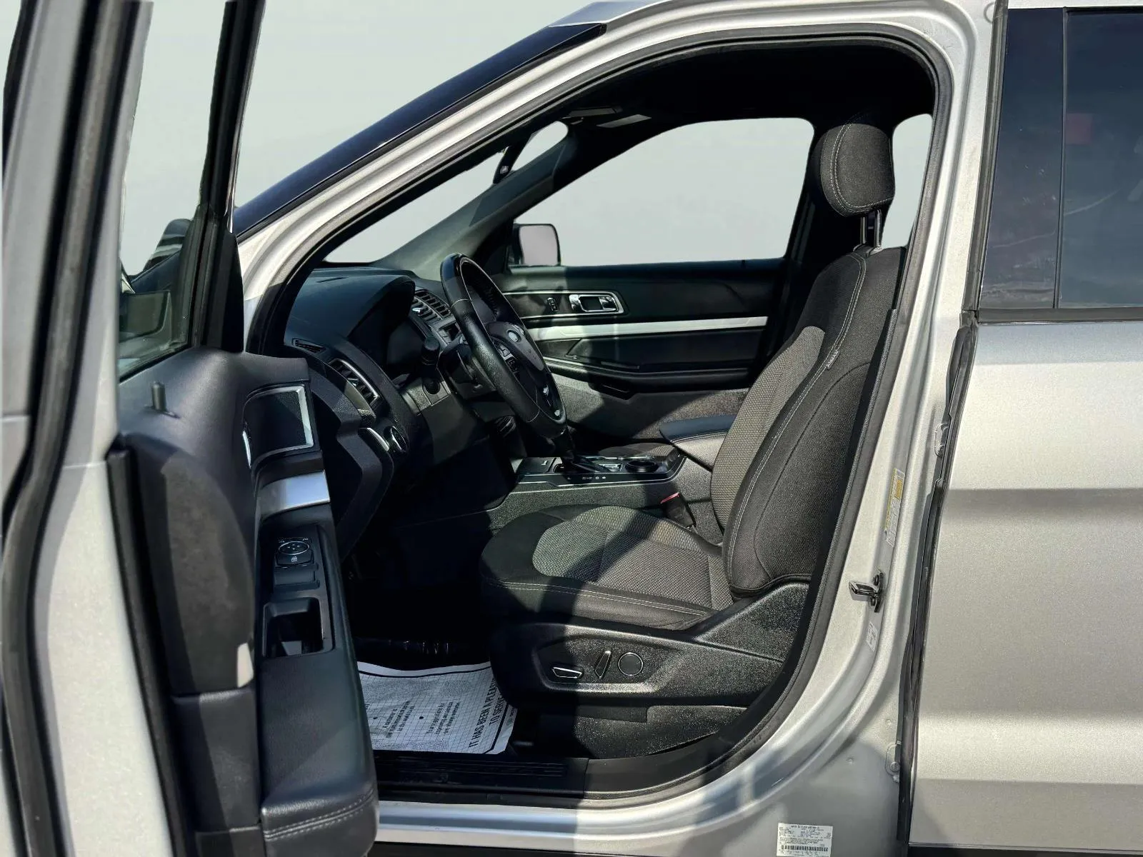 Ford Explorer photo 10