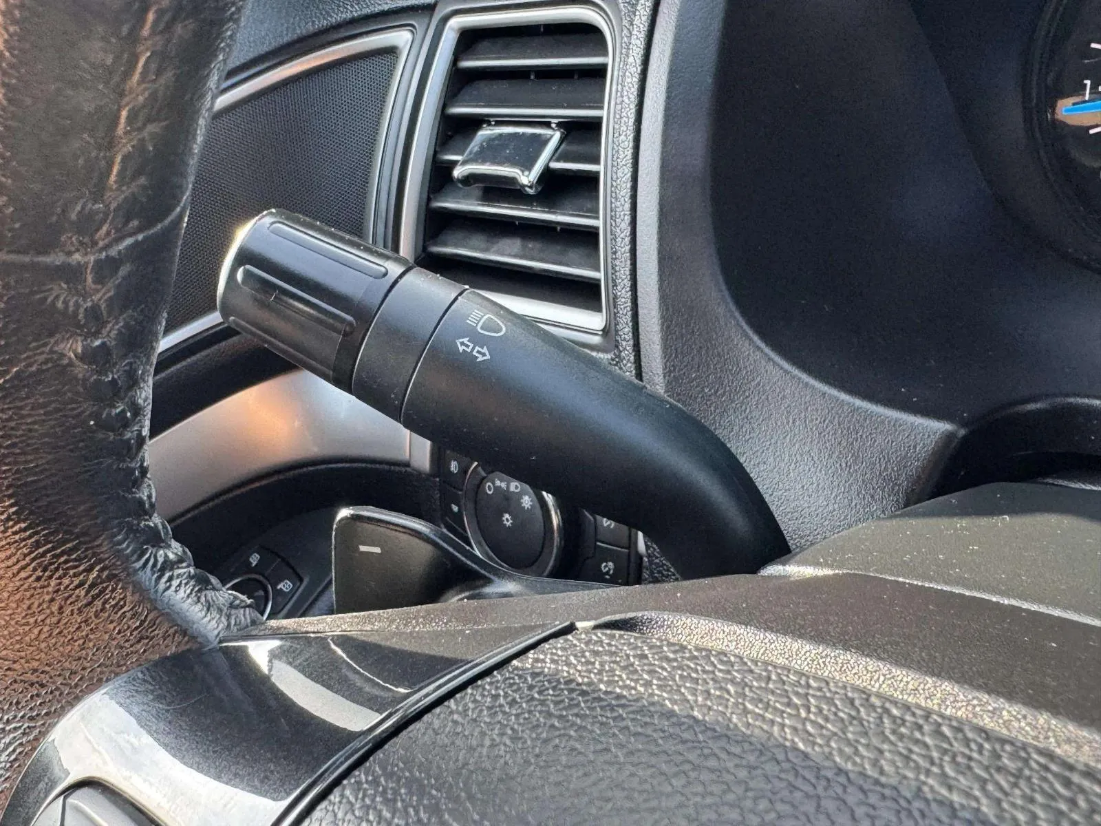 Ford Explorer photo 17