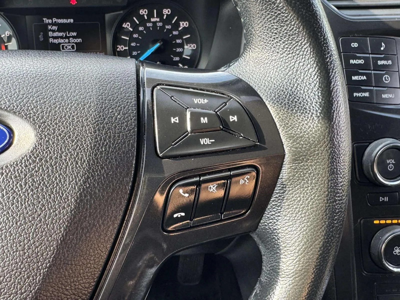 Ford Explorer photo 21