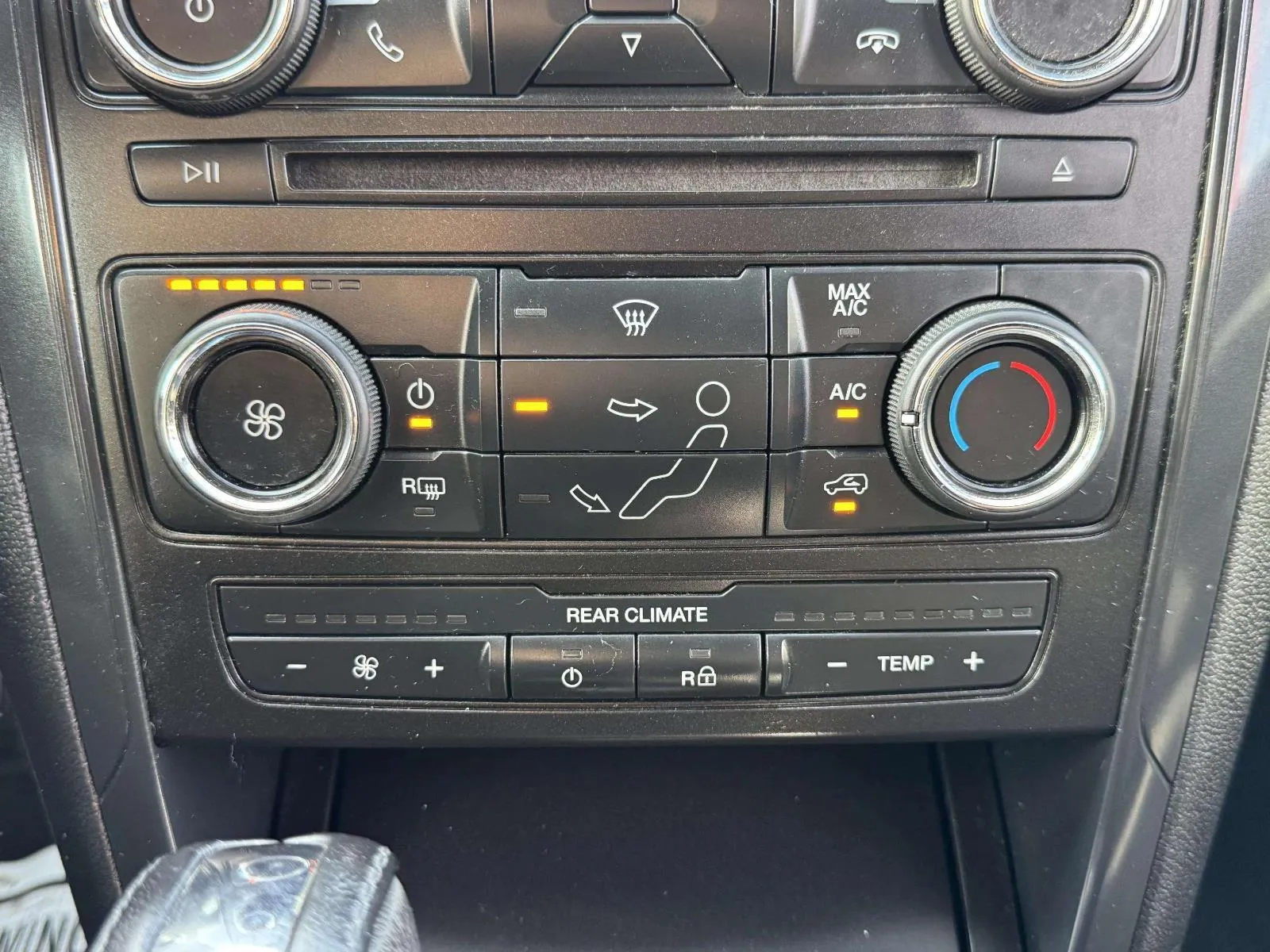 Ford Explorer photo 24