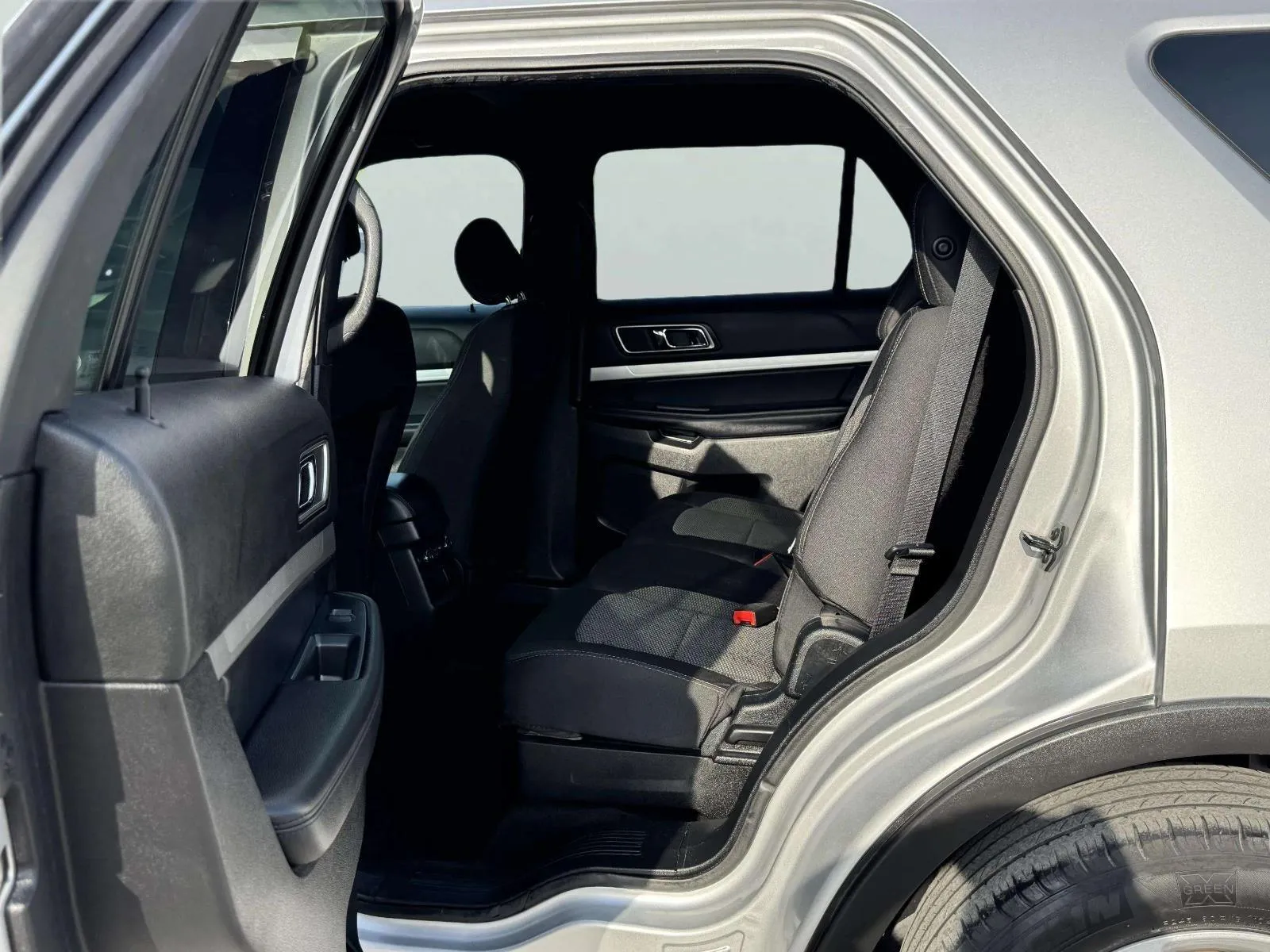 Ford Explorer photo 26