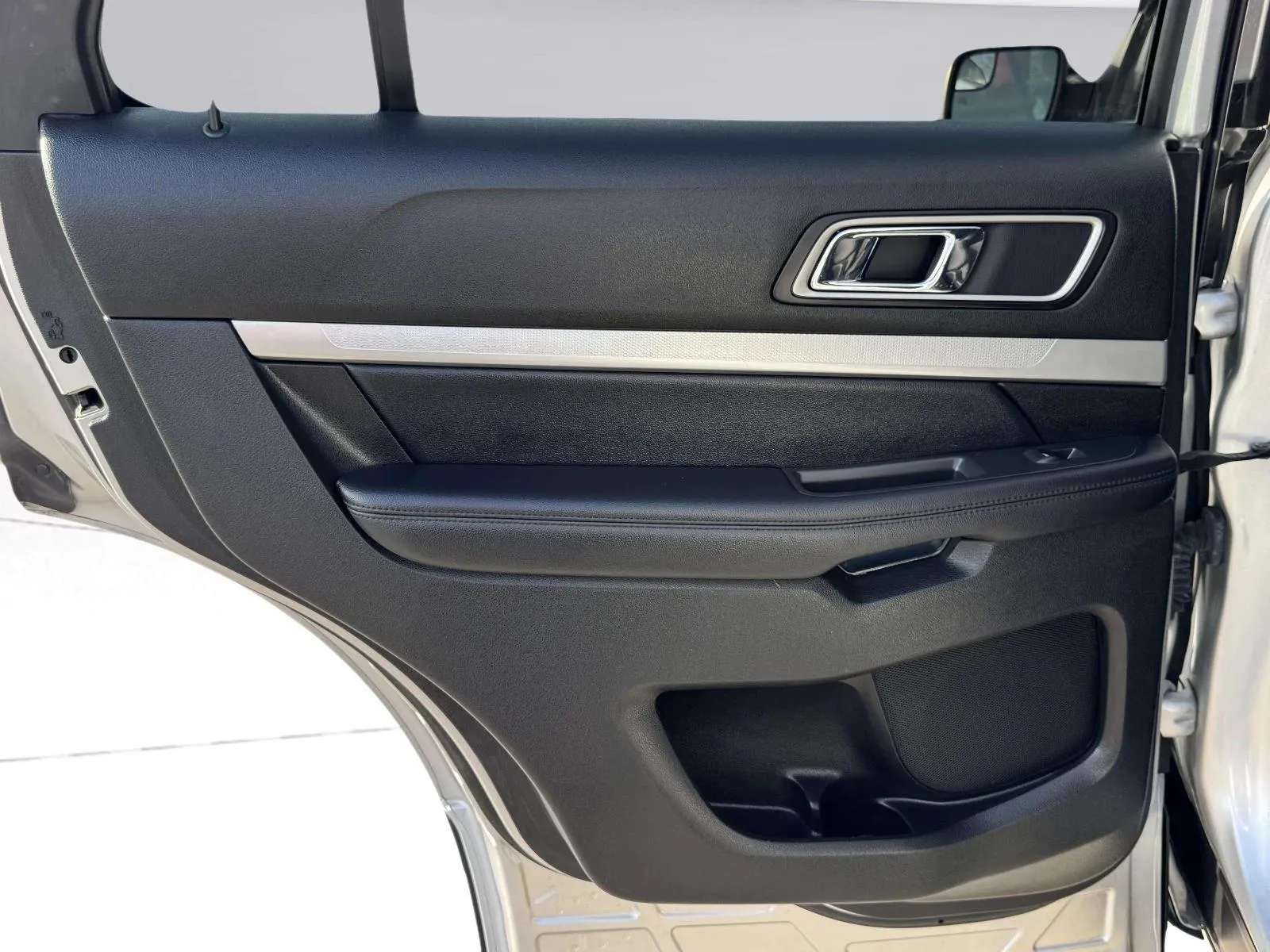 Ford Explorer photo 27