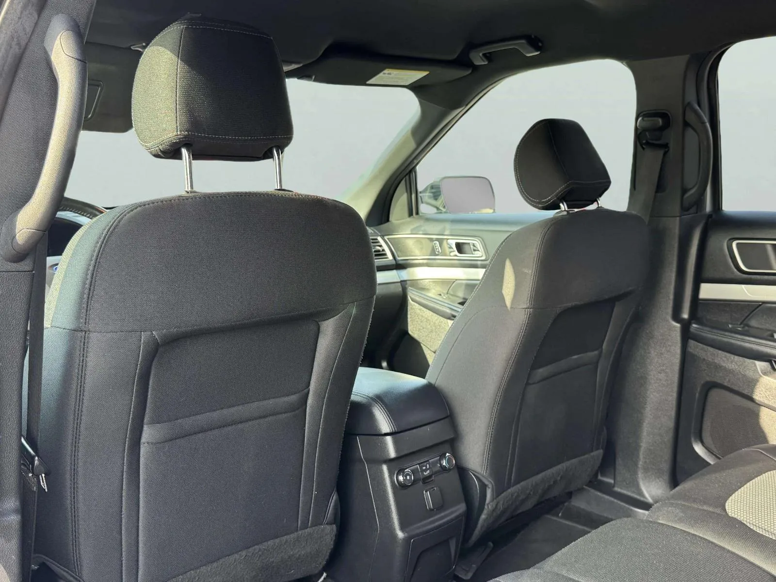 Ford Explorer photo 29
