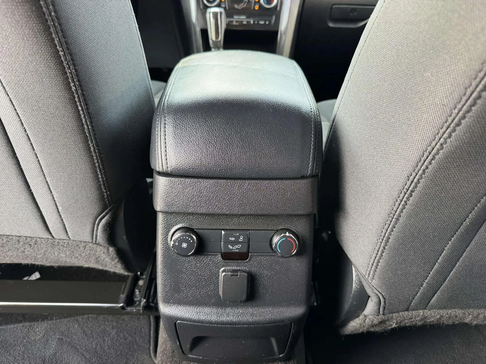 Ford Explorer photo 31