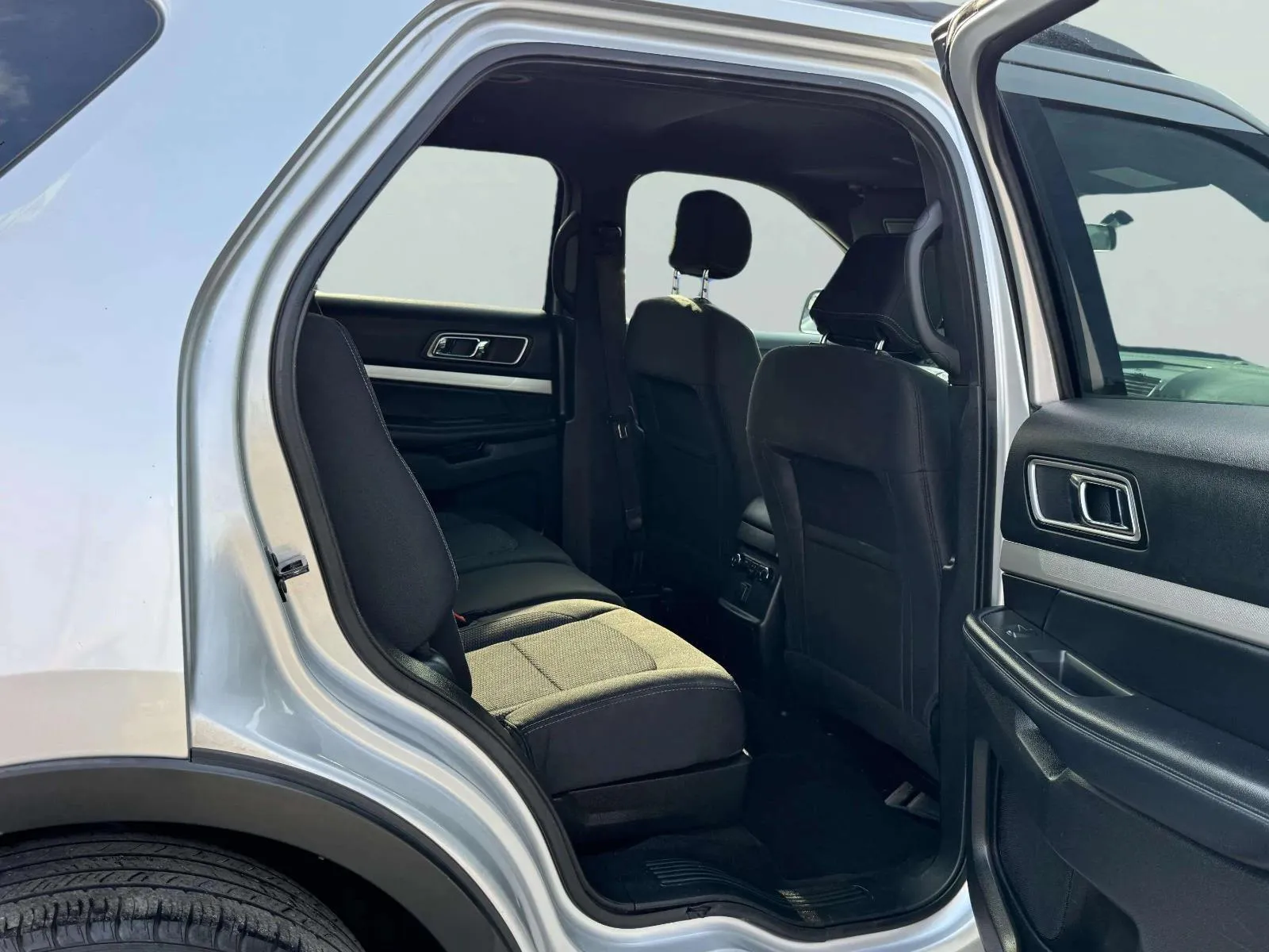 Ford Explorer photo 33