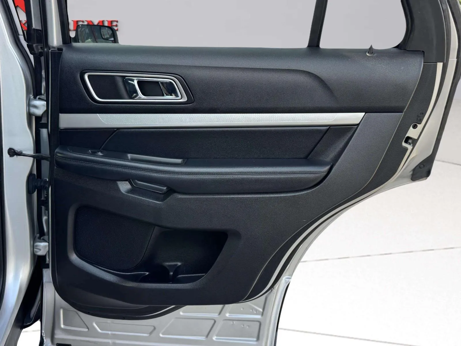 Ford Explorer photo 34