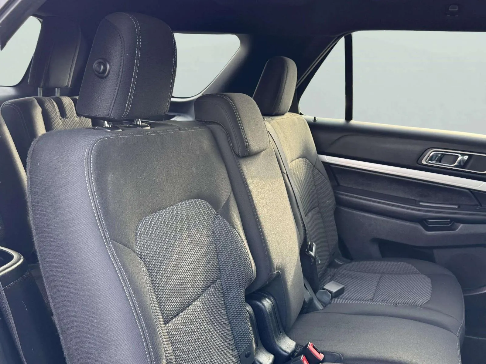 Ford Explorer photo 35