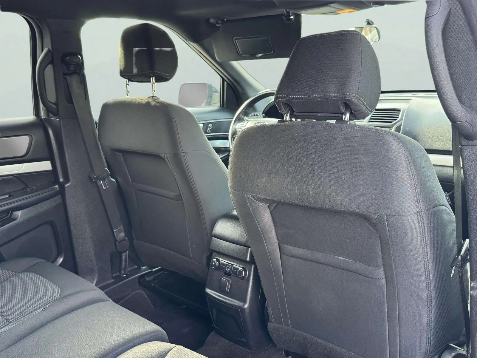 Ford Explorer photo 36