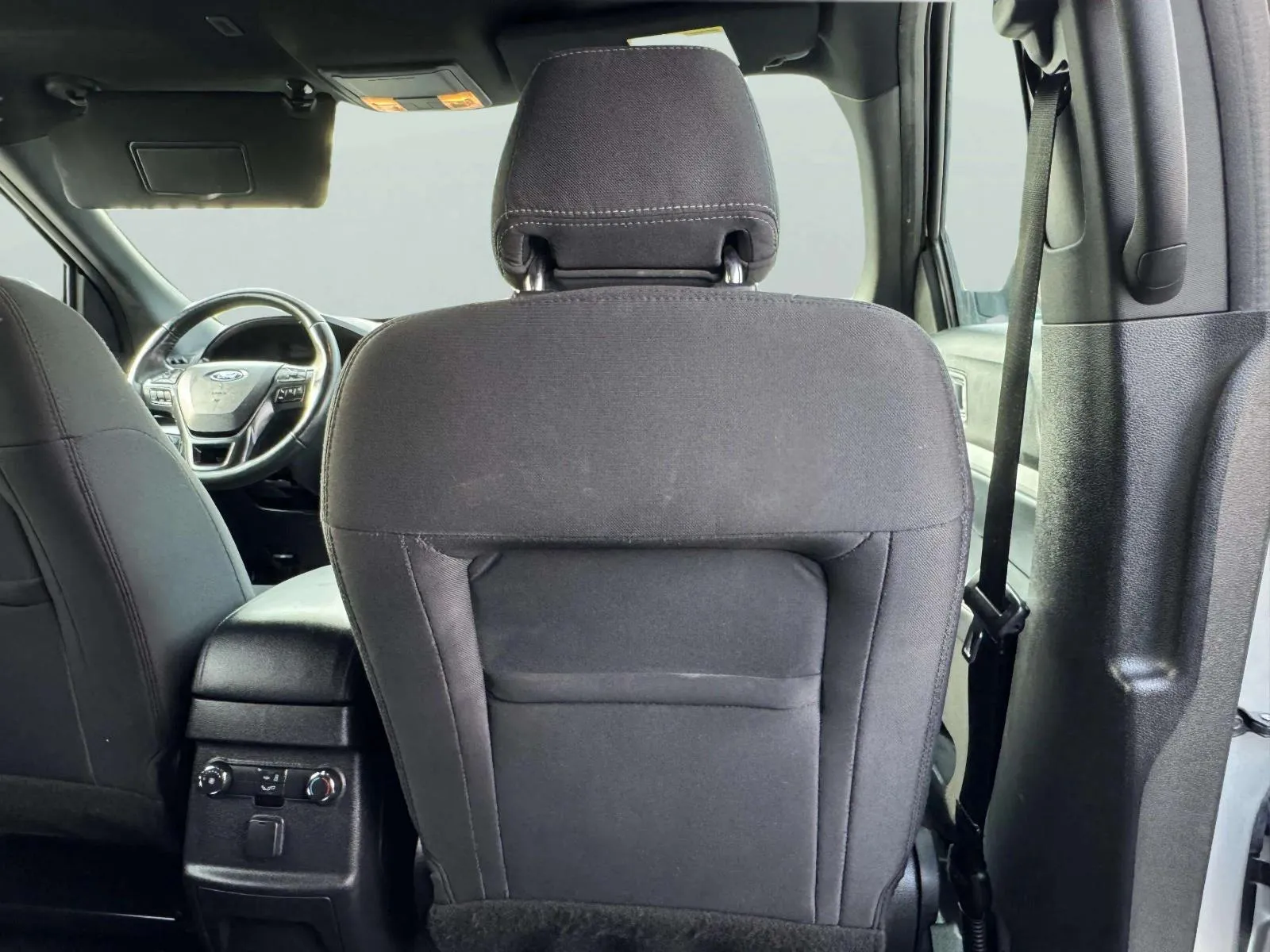 Ford Explorer photo 38