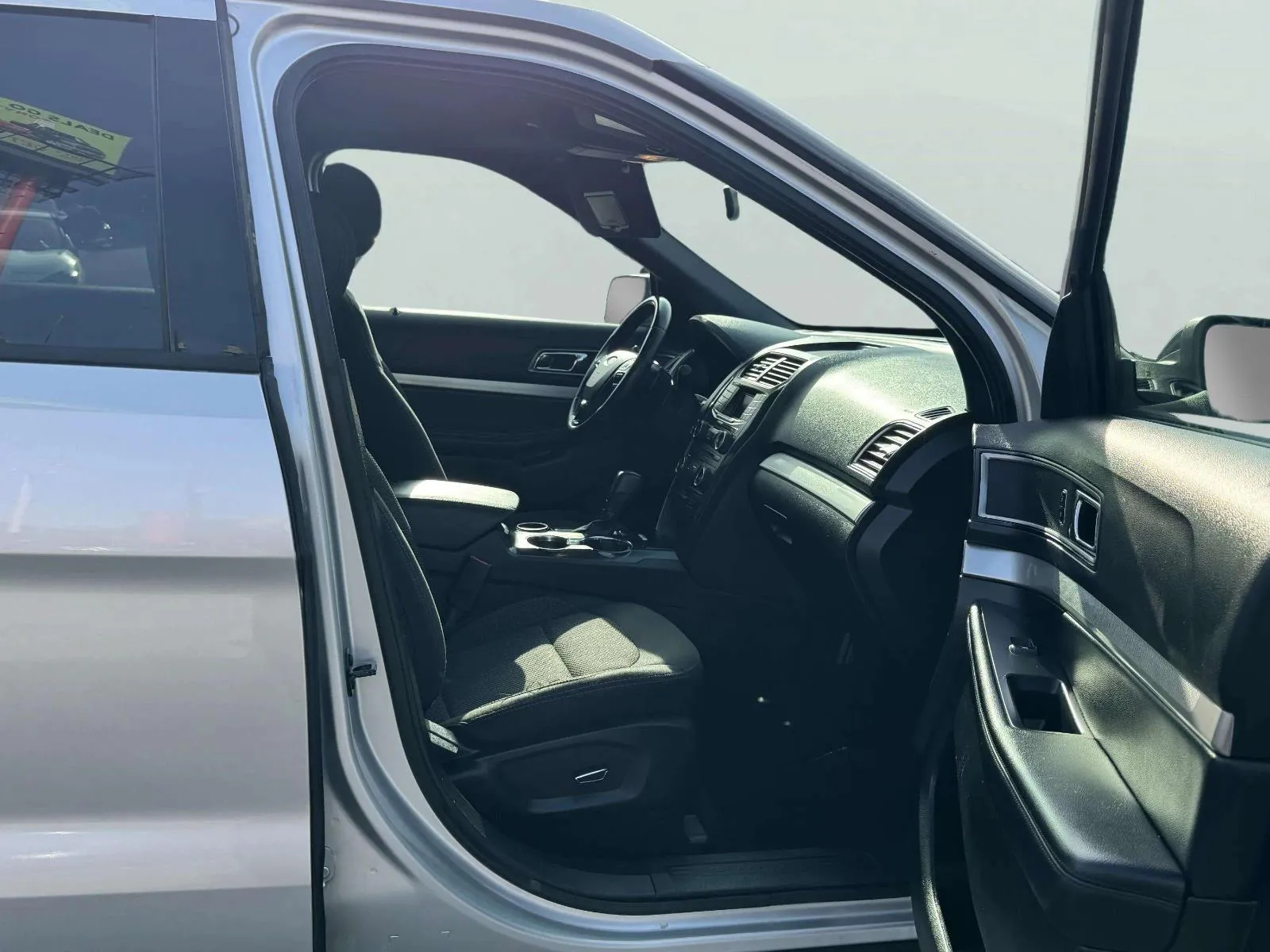 Ford Explorer photo 40