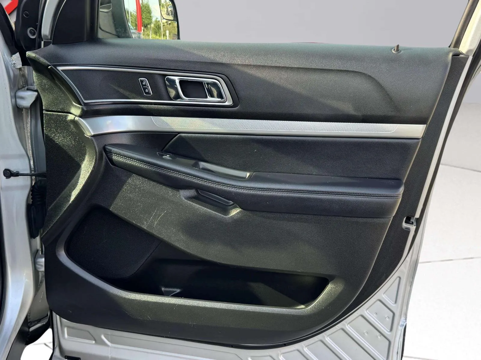 Ford Explorer photo 41