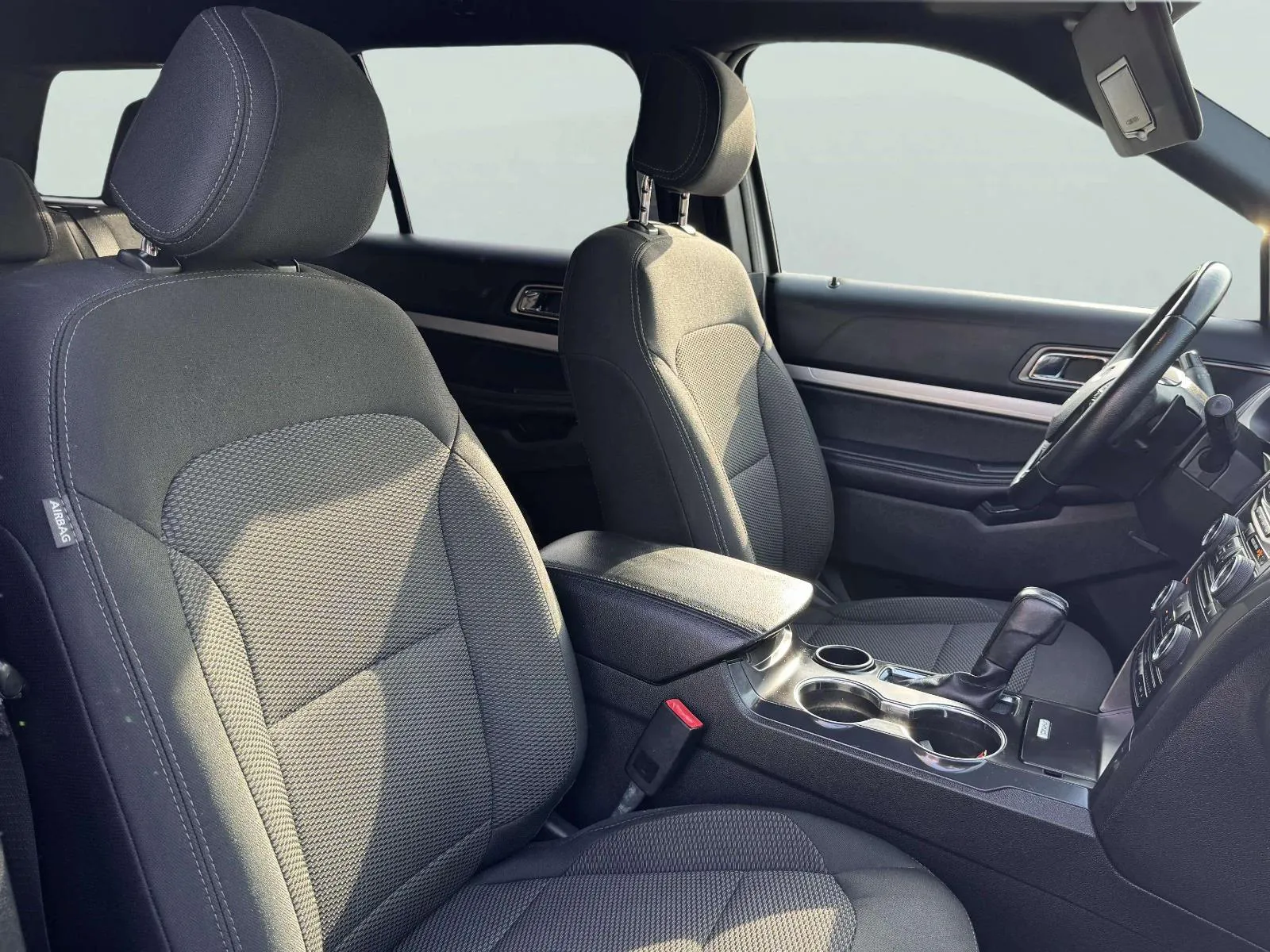 Ford Explorer photo 46