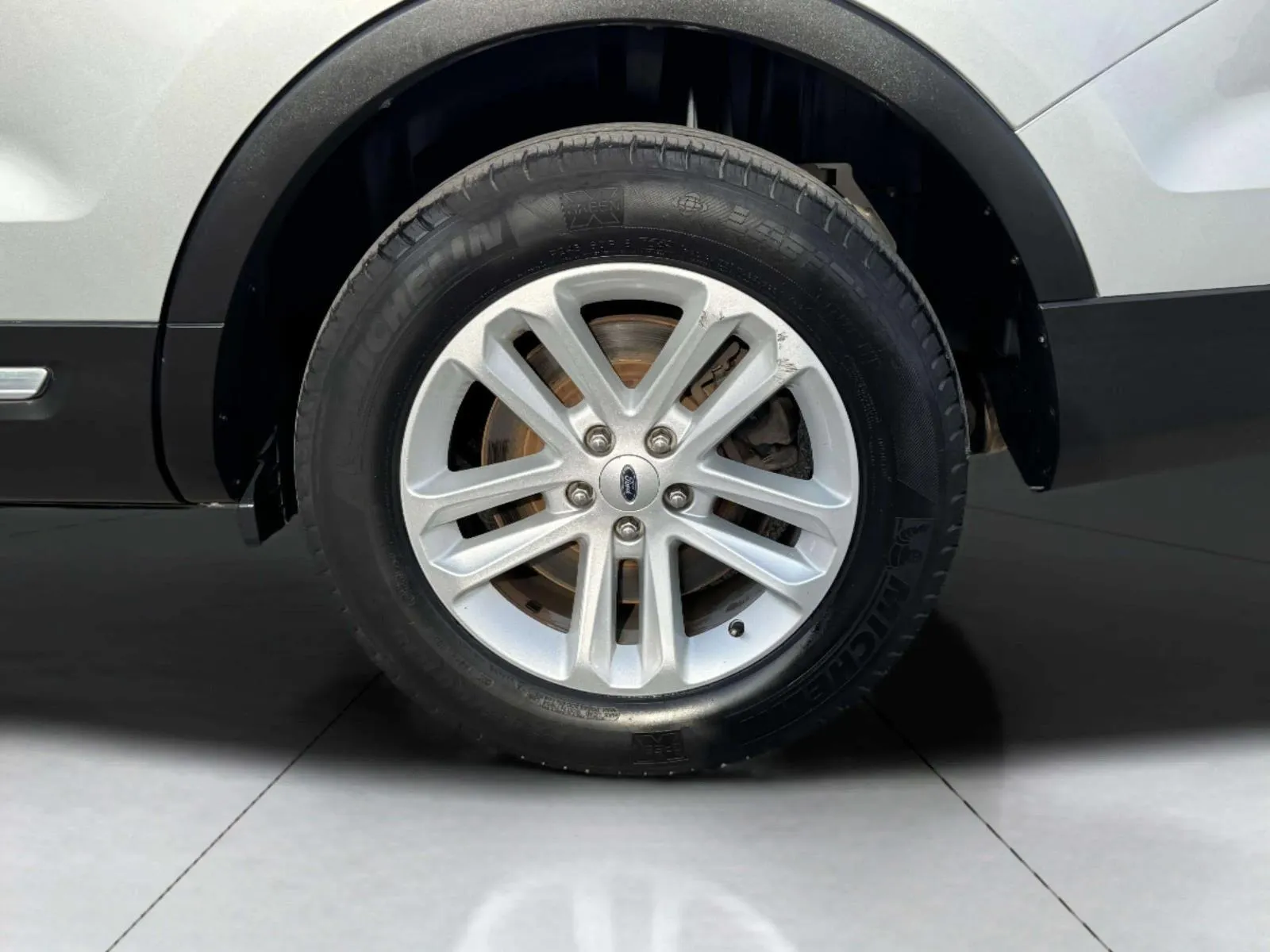 Ford Explorer photo 51