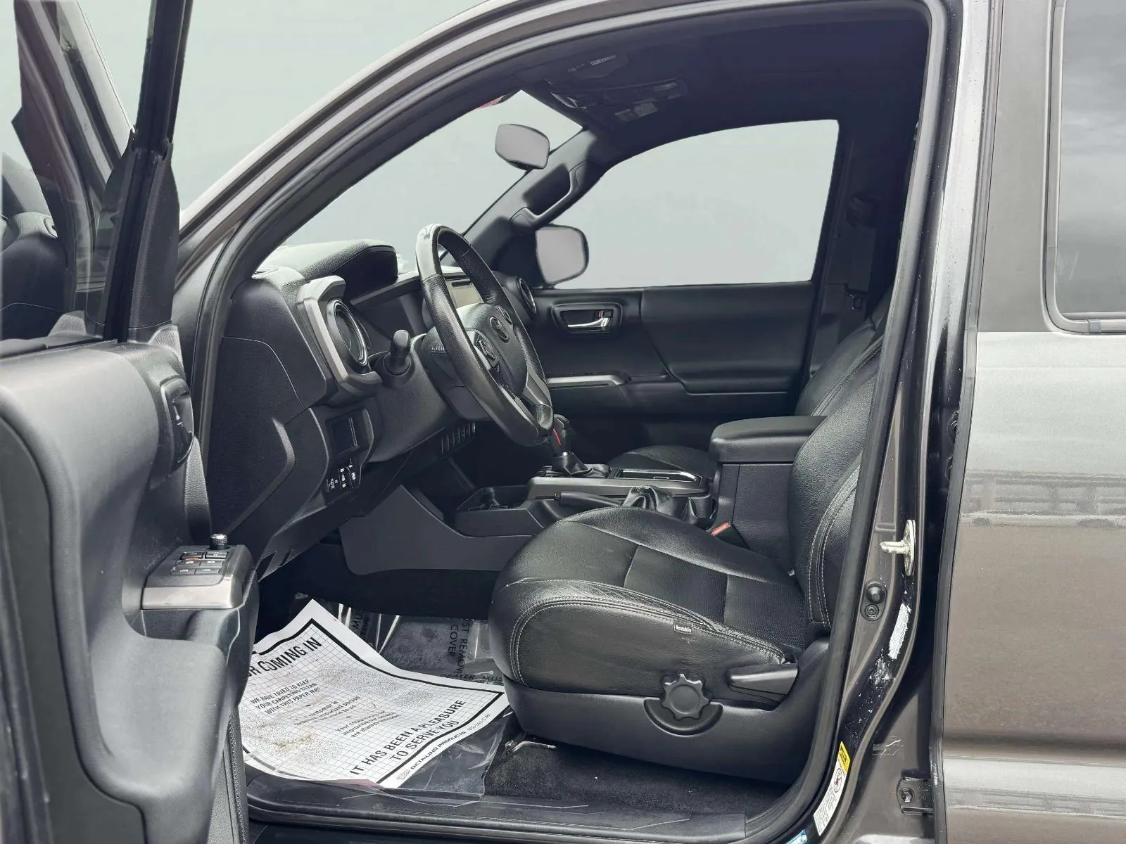 Toyota Tacoma photo 10