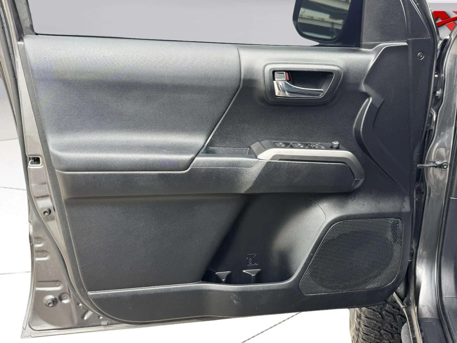 Toyota Tacoma photo 12