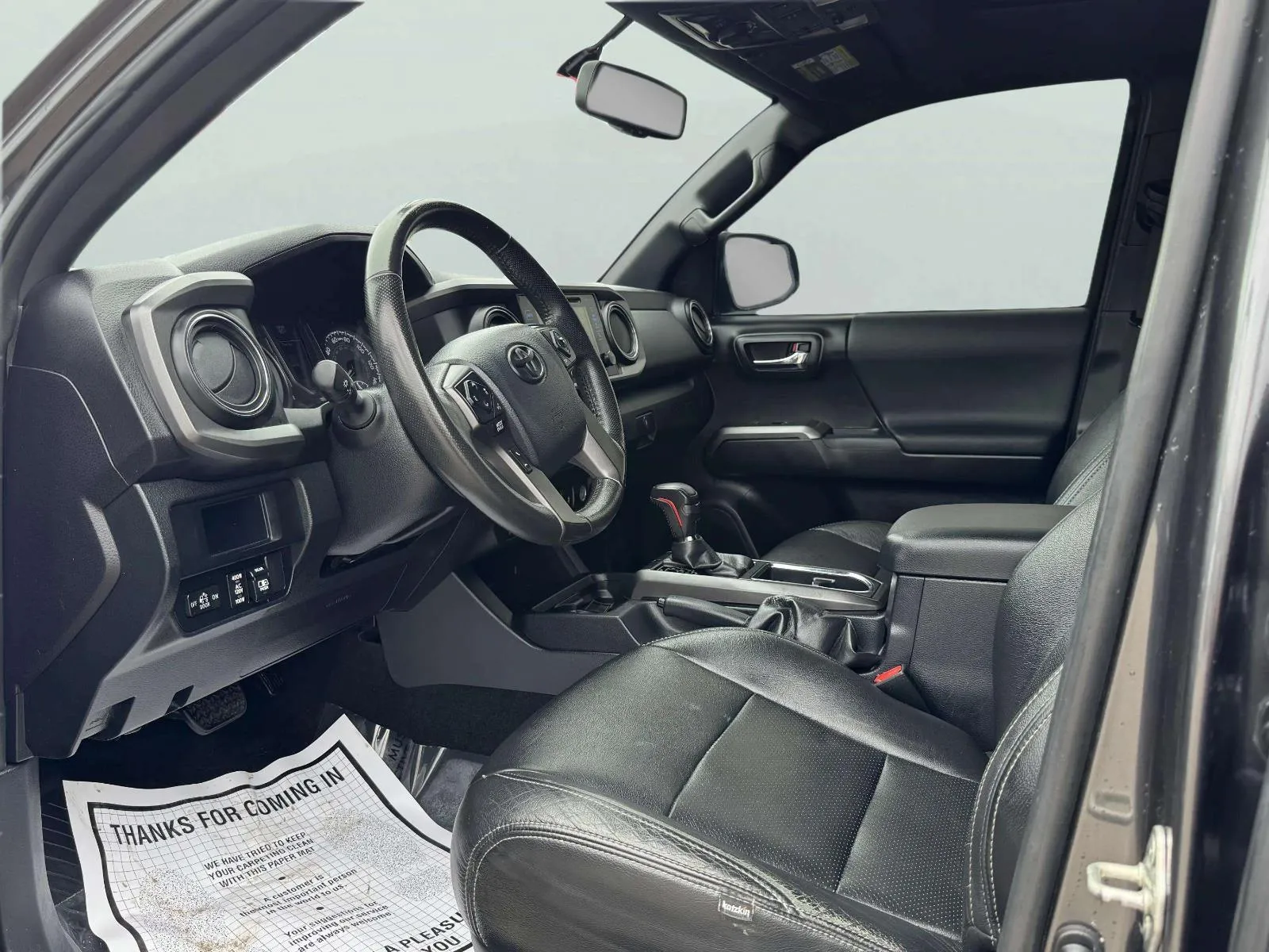 Toyota Tacoma photo 14