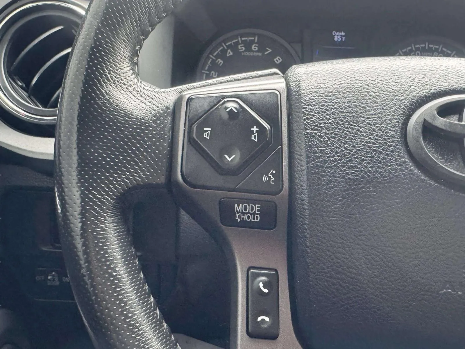 Toyota Tacoma photo 18