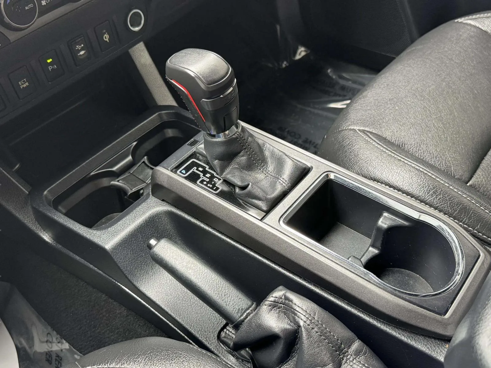 Toyota Tacoma photo 25