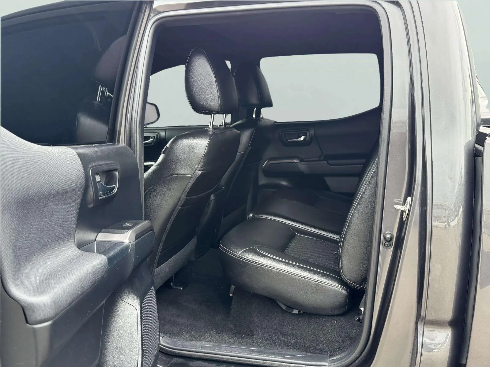 Toyota Tacoma photo 27