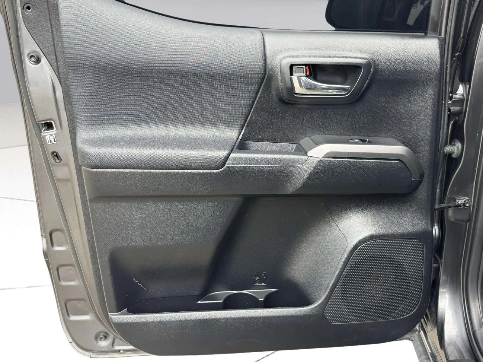 Toyota Tacoma photo 29
