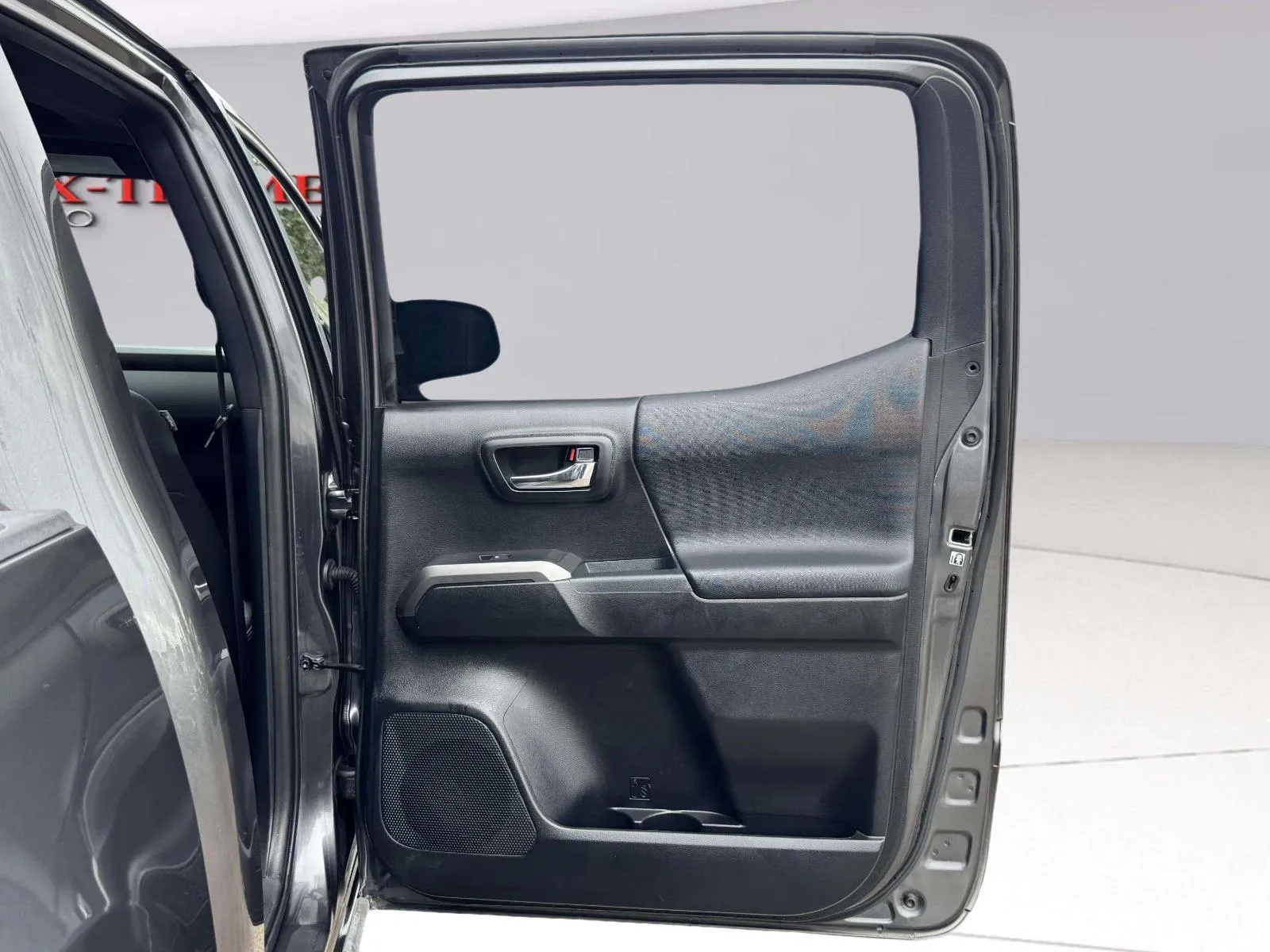 Toyota Tacoma photo 37