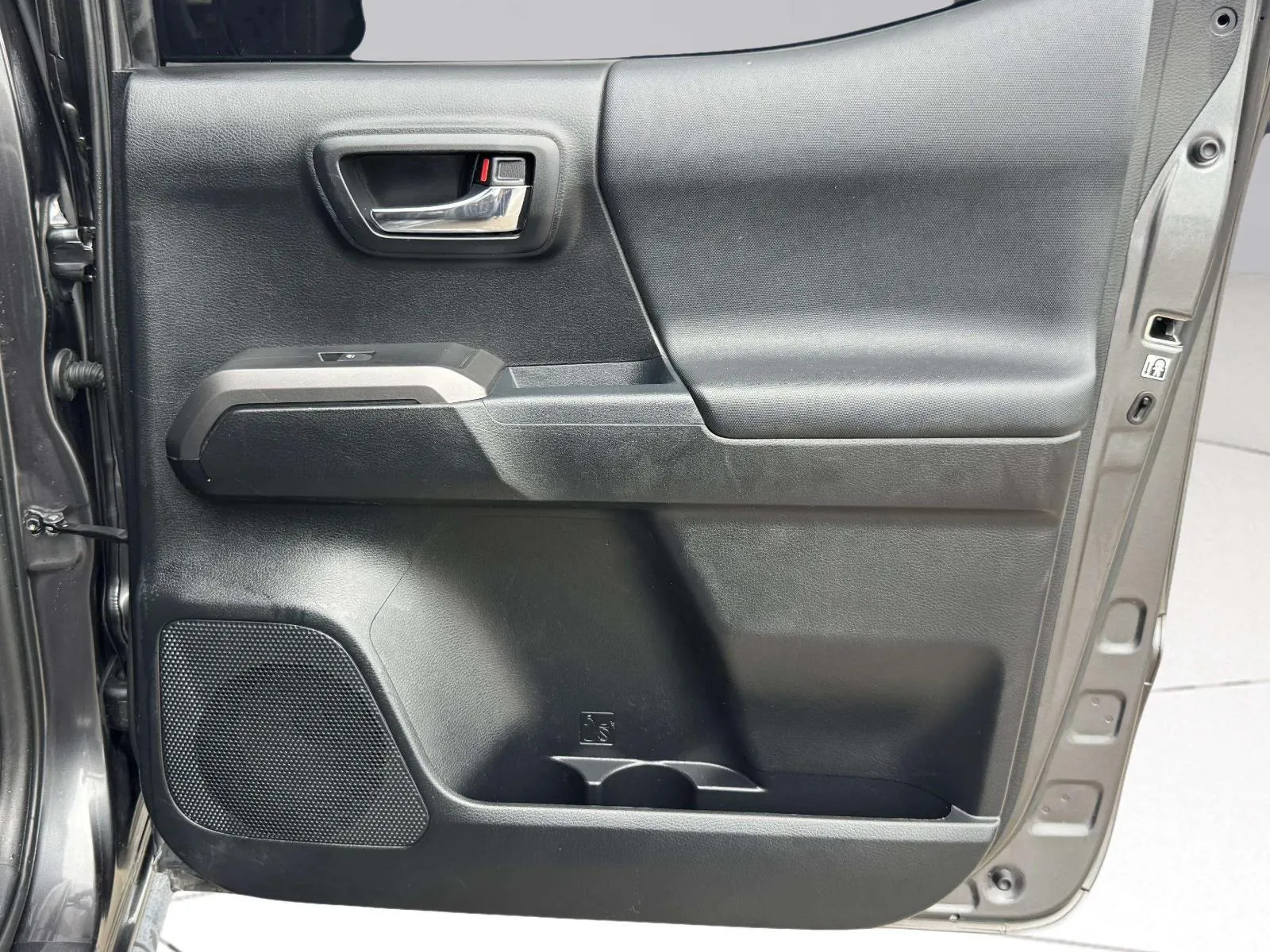 Toyota Tacoma photo 38