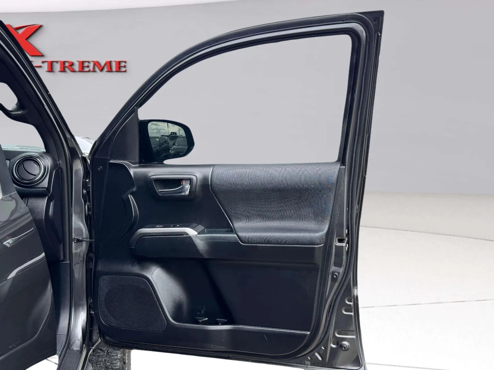Toyota Tacoma photo 42