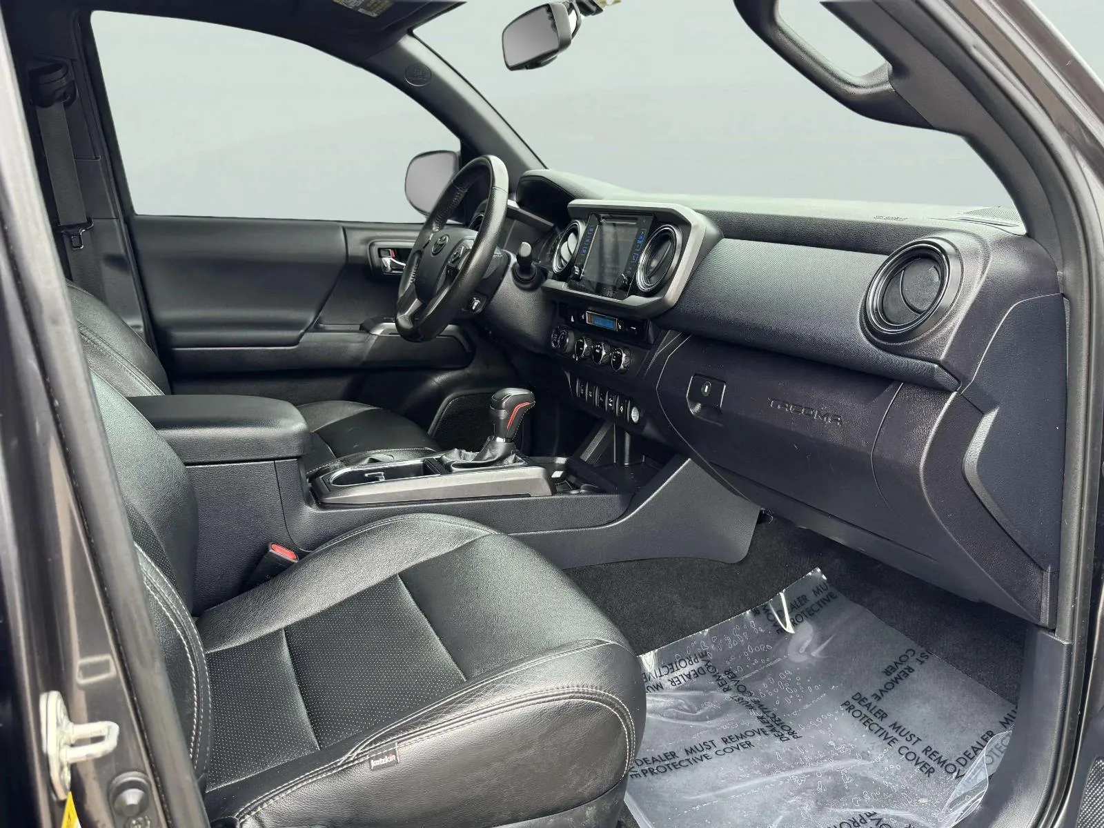 Toyota Tacoma photo 45
