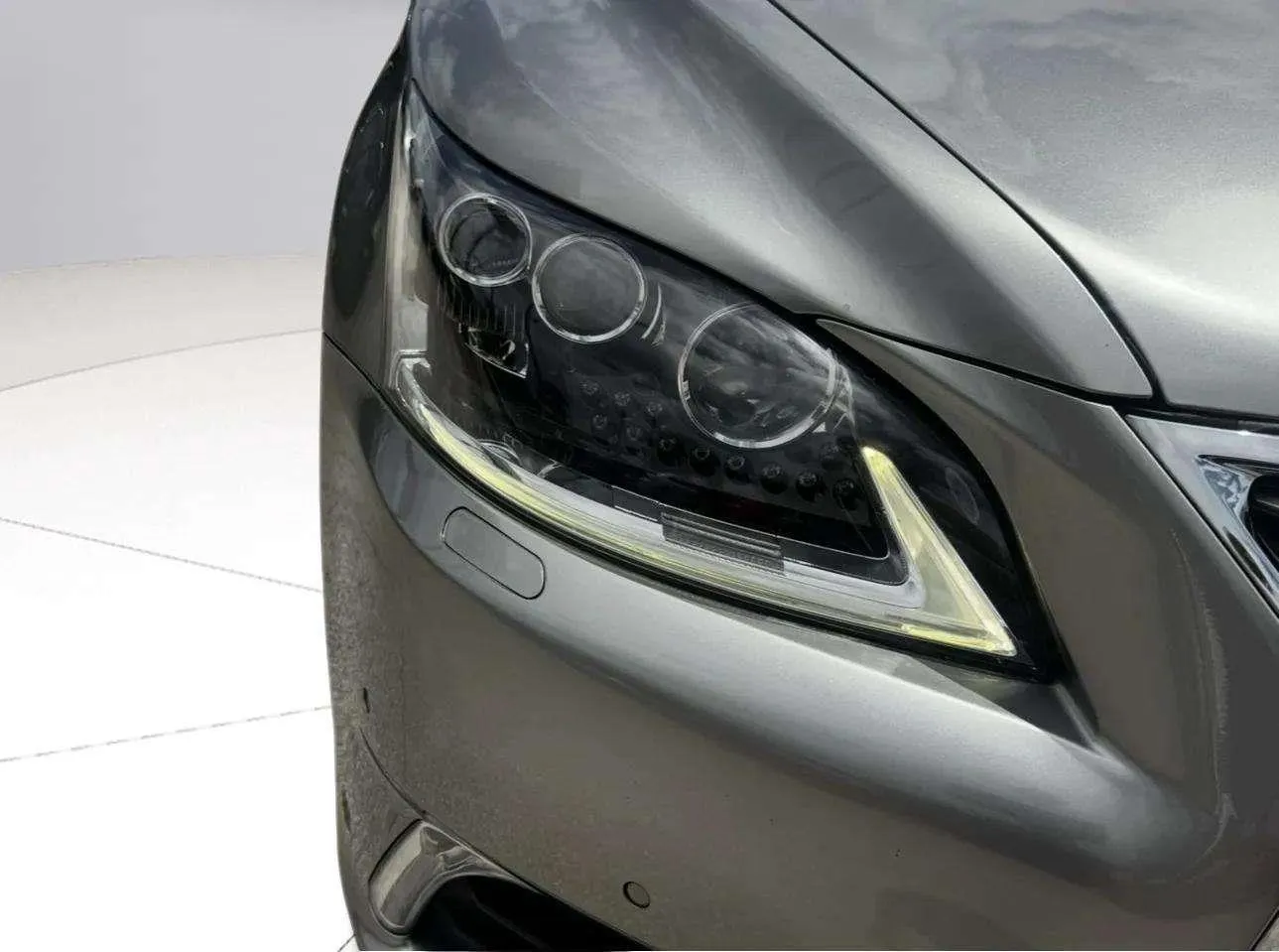 Lexus LS photo 11