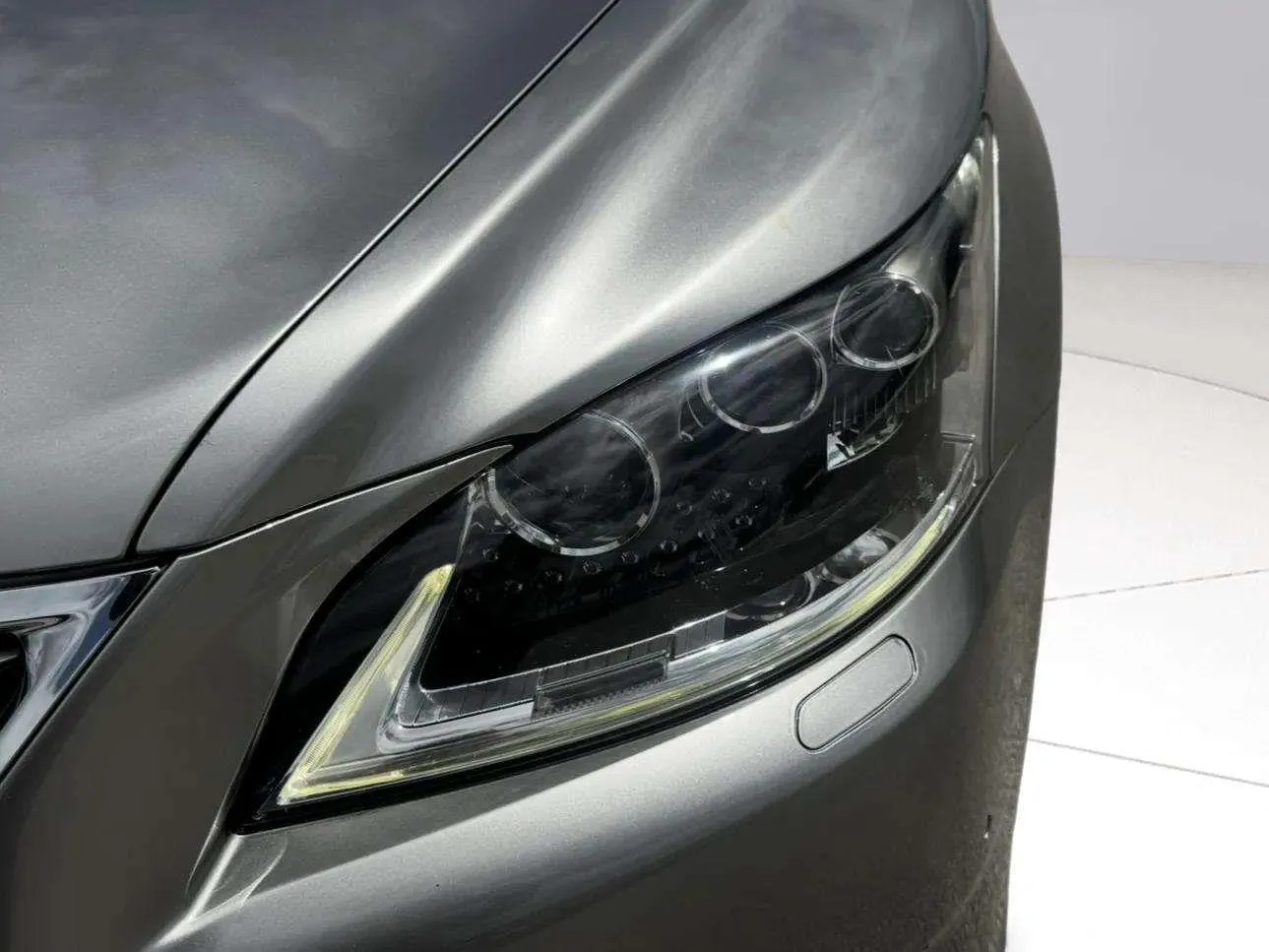 Lexus LS photo 13