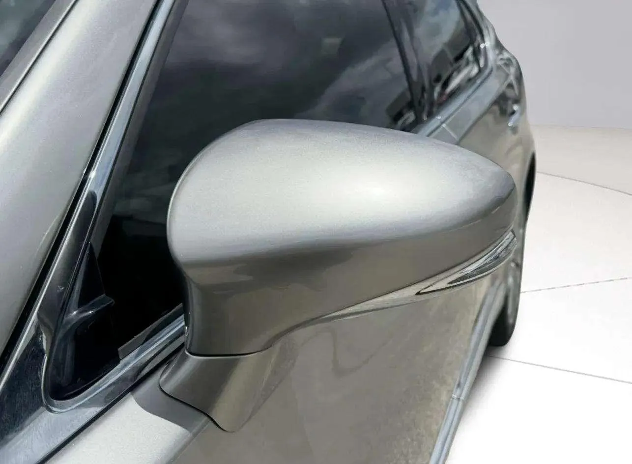 Lexus LS photo 14