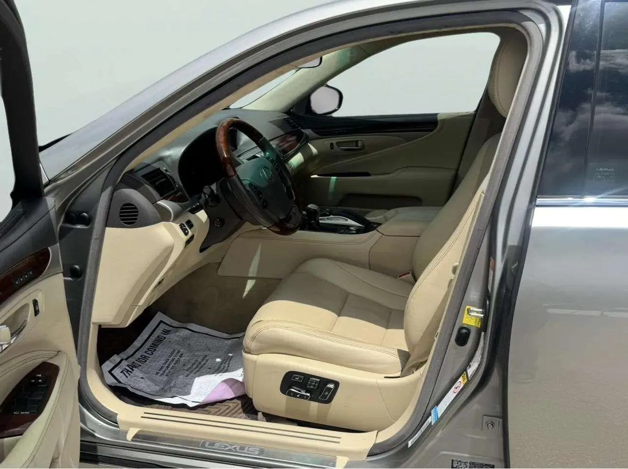 Lexus LS photo 18