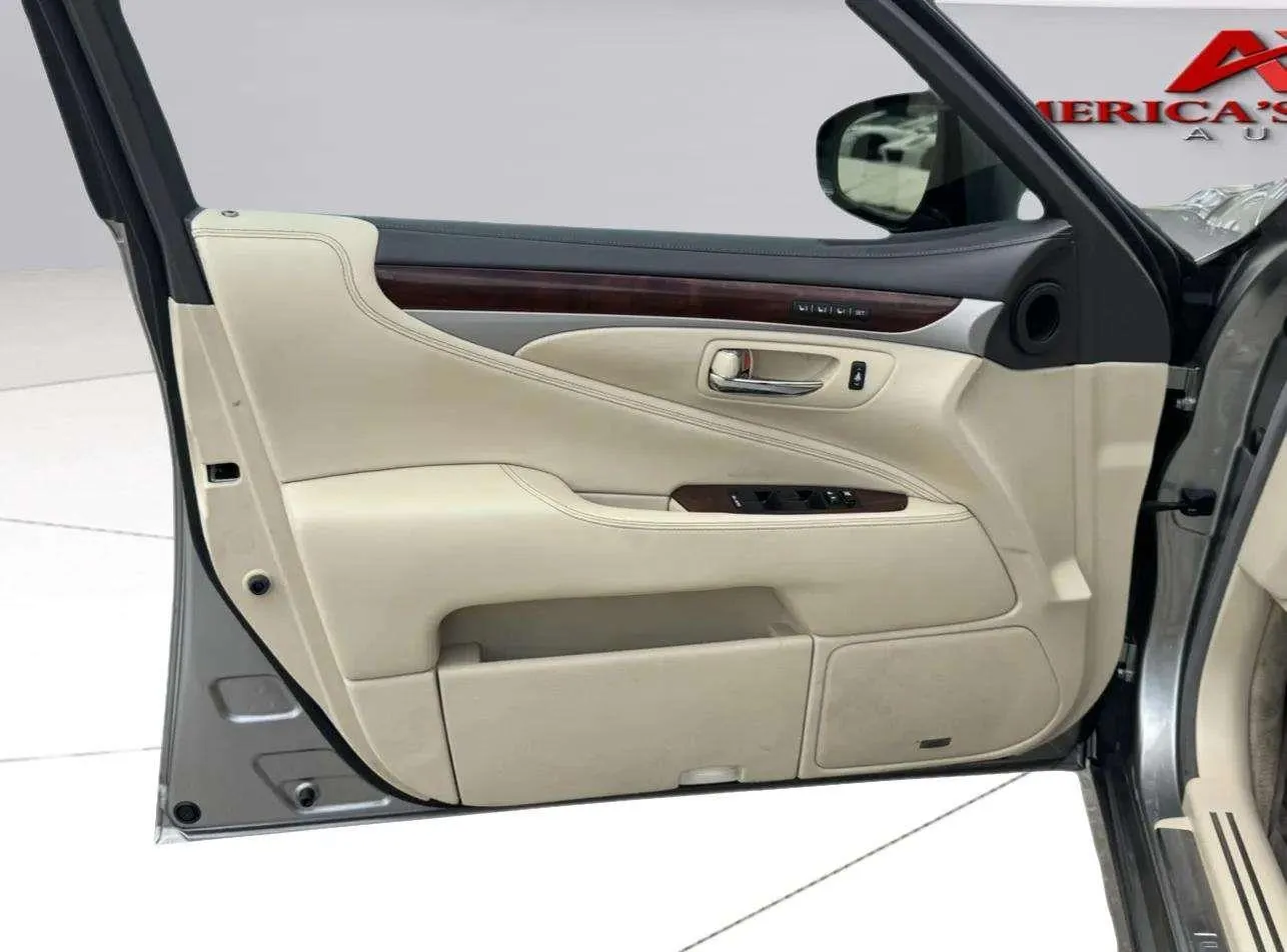 Lexus LS photo 19