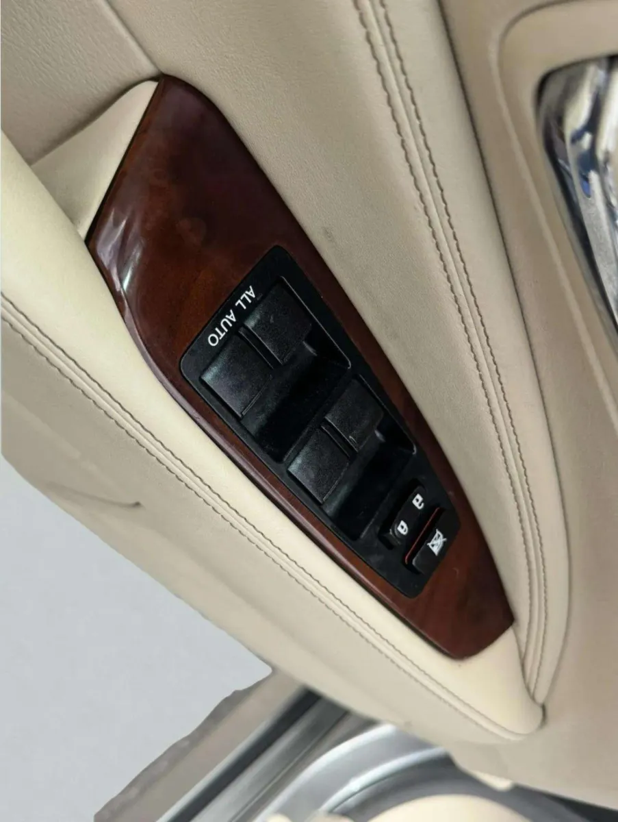 Lexus LS photo 20